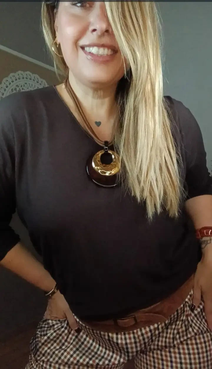 Camiseta Cuello Pico Marrón