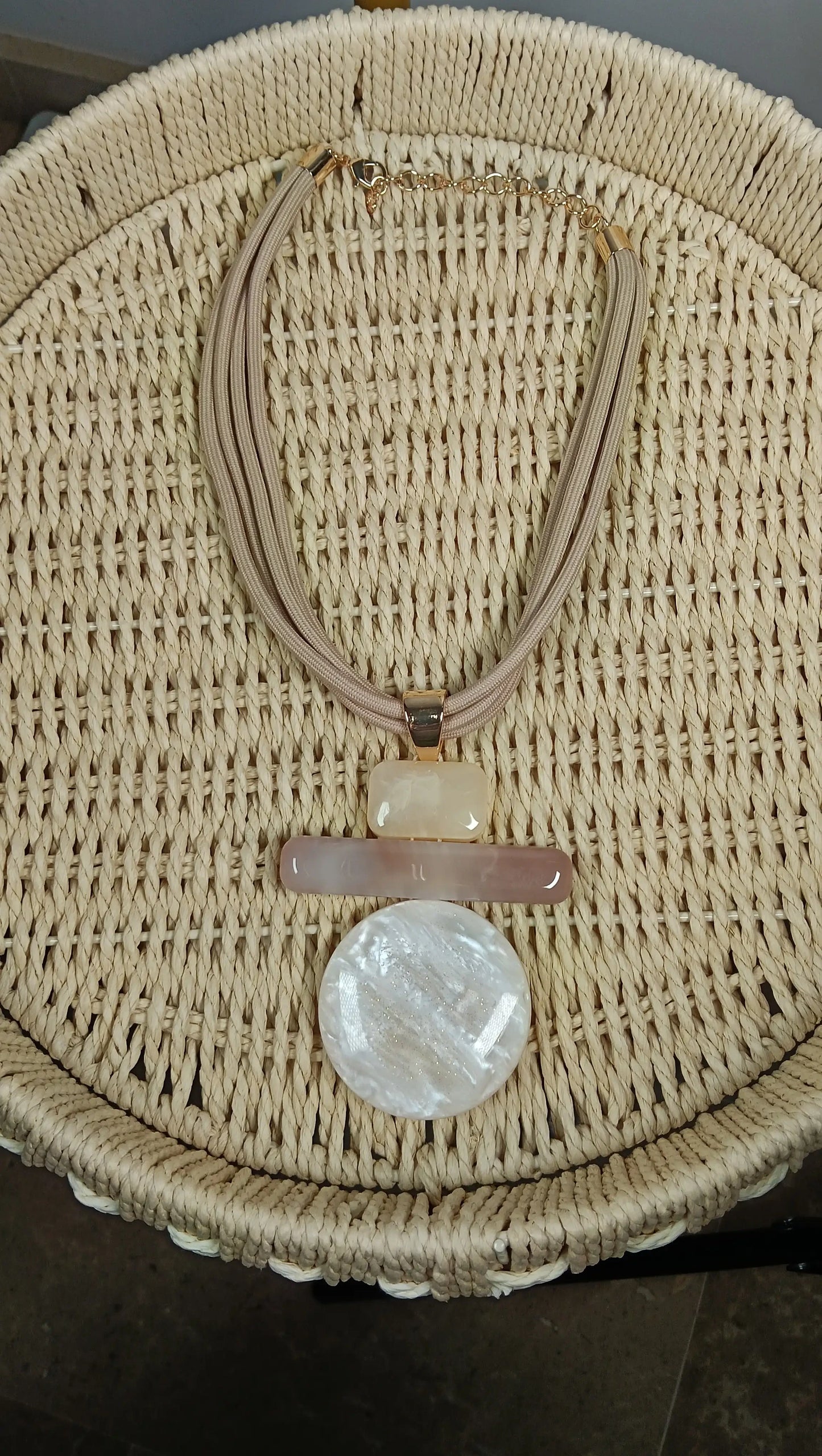 Collar Resina Multicordón Beige