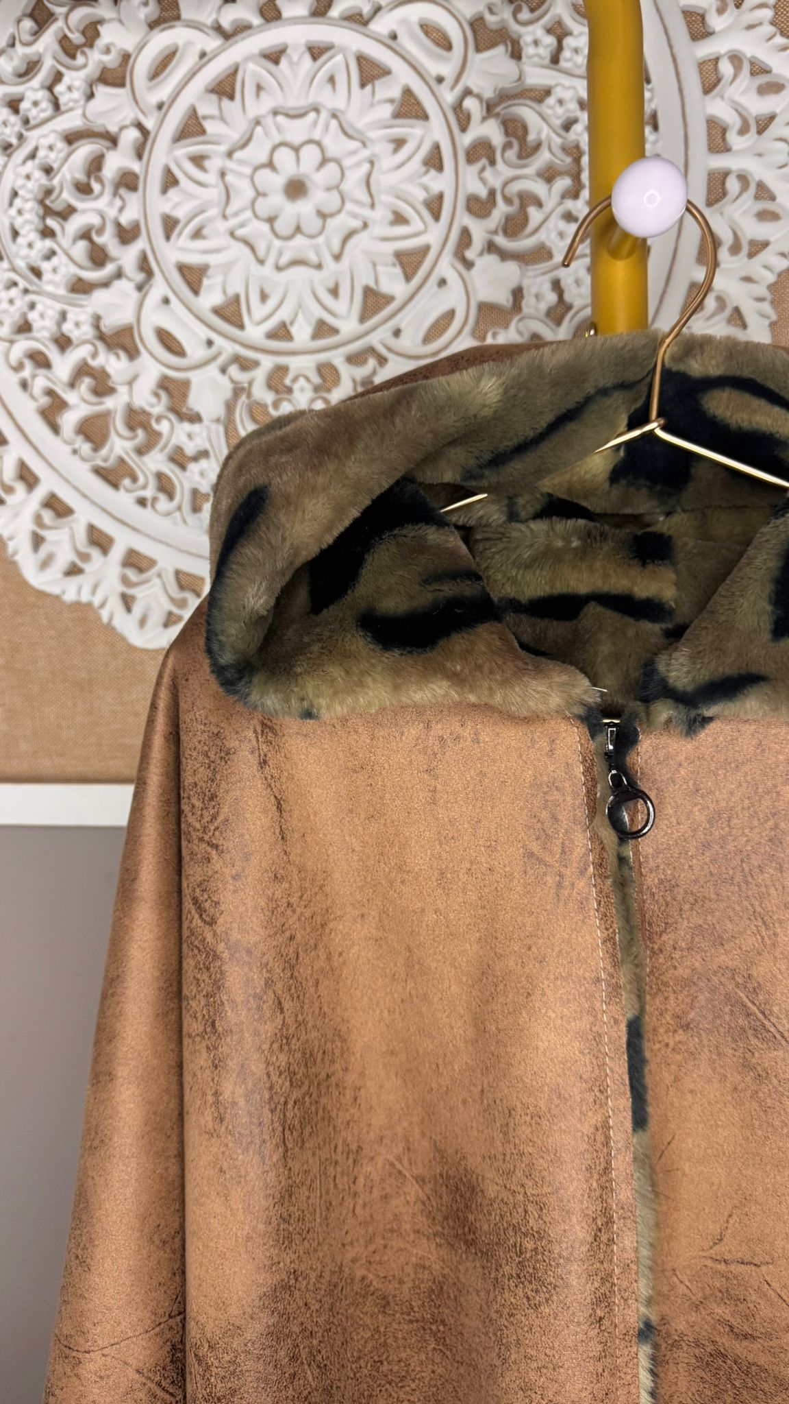 ✨ Abrigo Piel Vuelta con Pelo Peluche estampado Militar