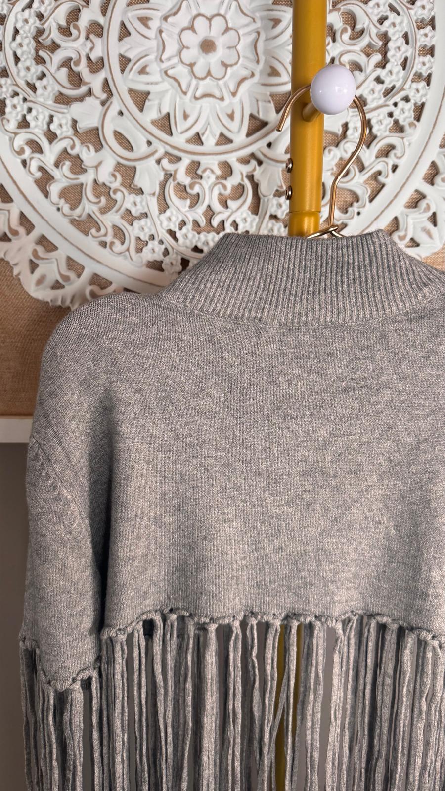 ✨ Poncho Punto Gris con Flecos Largos