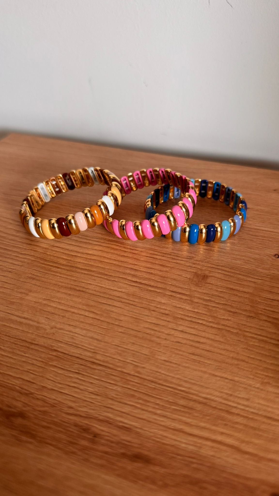 ✨ Pulsera Elástica de Resina con Detalles Dorados (3 colores)