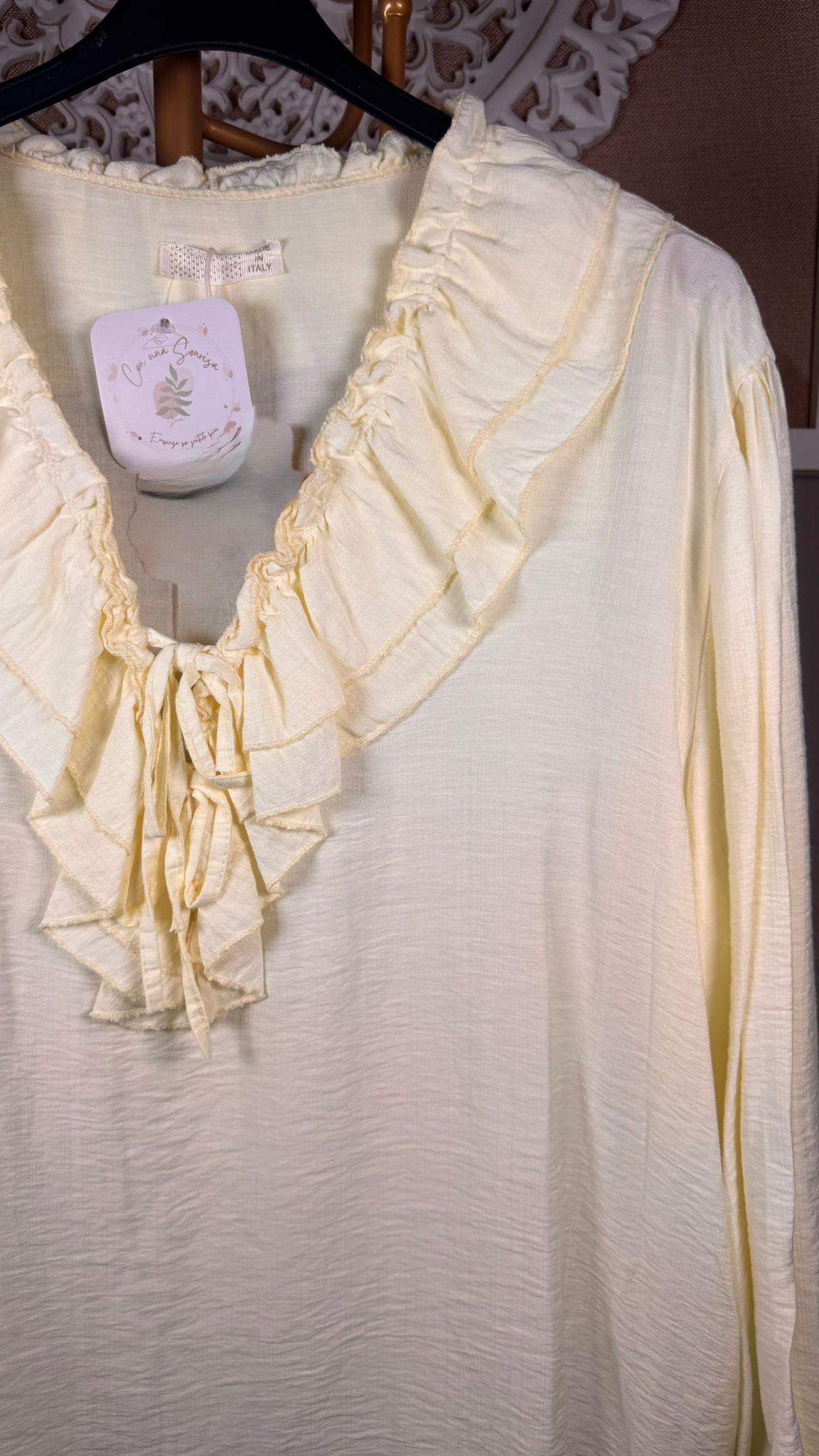 🌸 Blusa con Volantes en Cascada