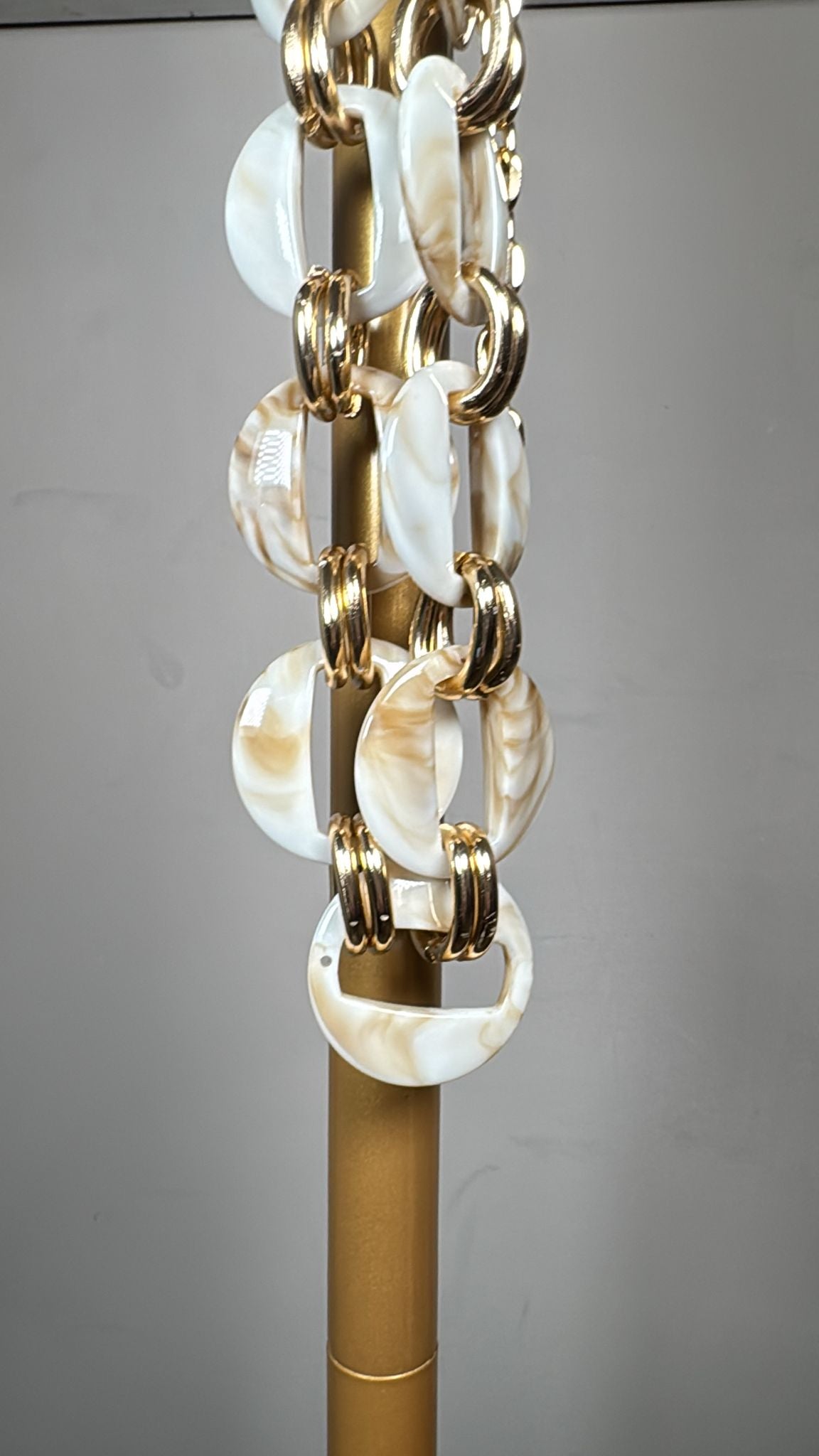 ✨ Cinturón Cadena Dorada con Eslabones Marmolados Beige |