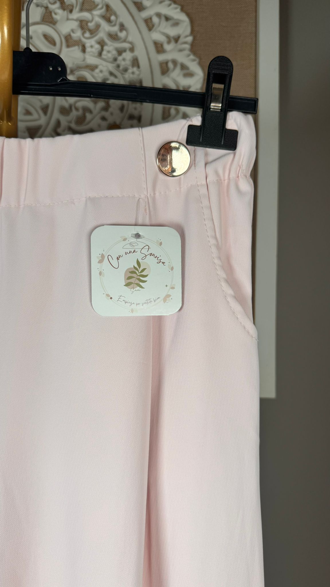 🌸 Pantalón de Vestir Rosa Pastel con Botones Dorados