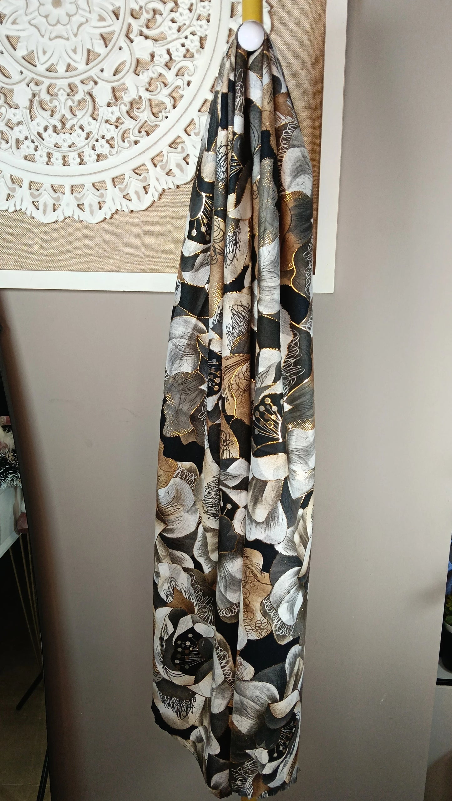 Pañuelo Estampado Flores Negro Marrón Dorado