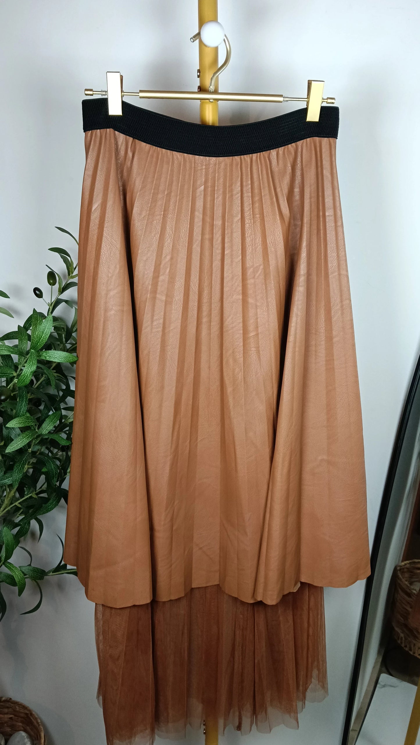 Falda Plisada Ecopiel Tul Camel