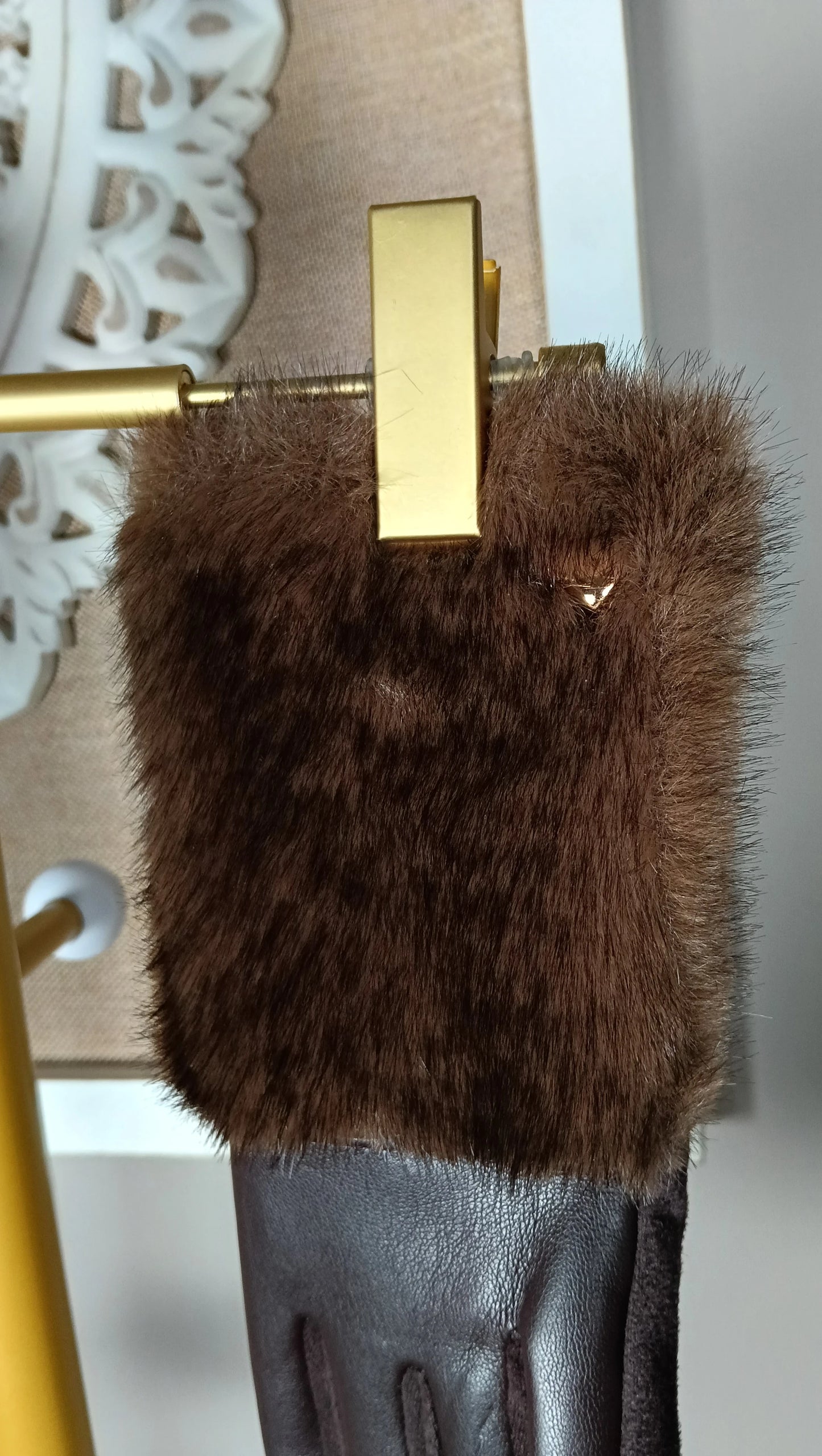 Guantes Polipiel con Pelo marrón y Corazón Dorado