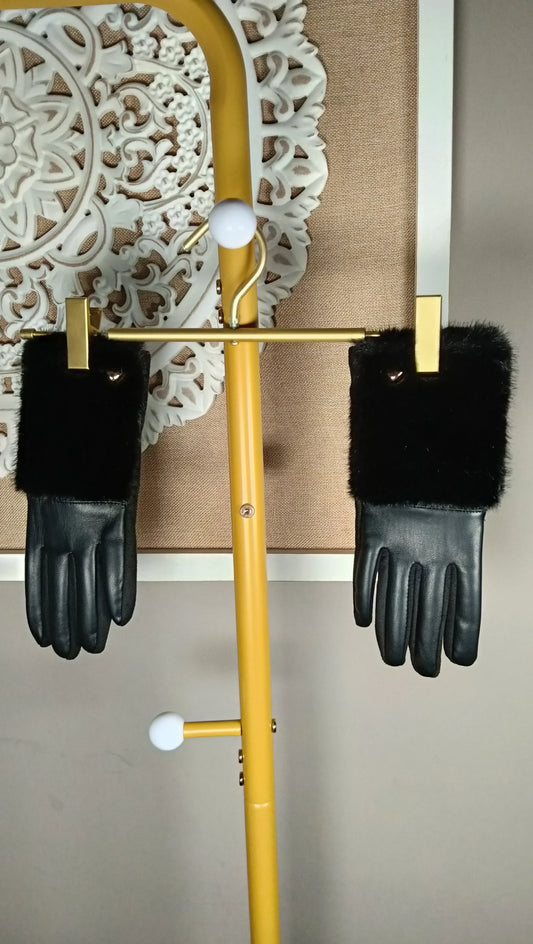 Guantes Polipiel con Pelo Negro y Corazón Dorado
