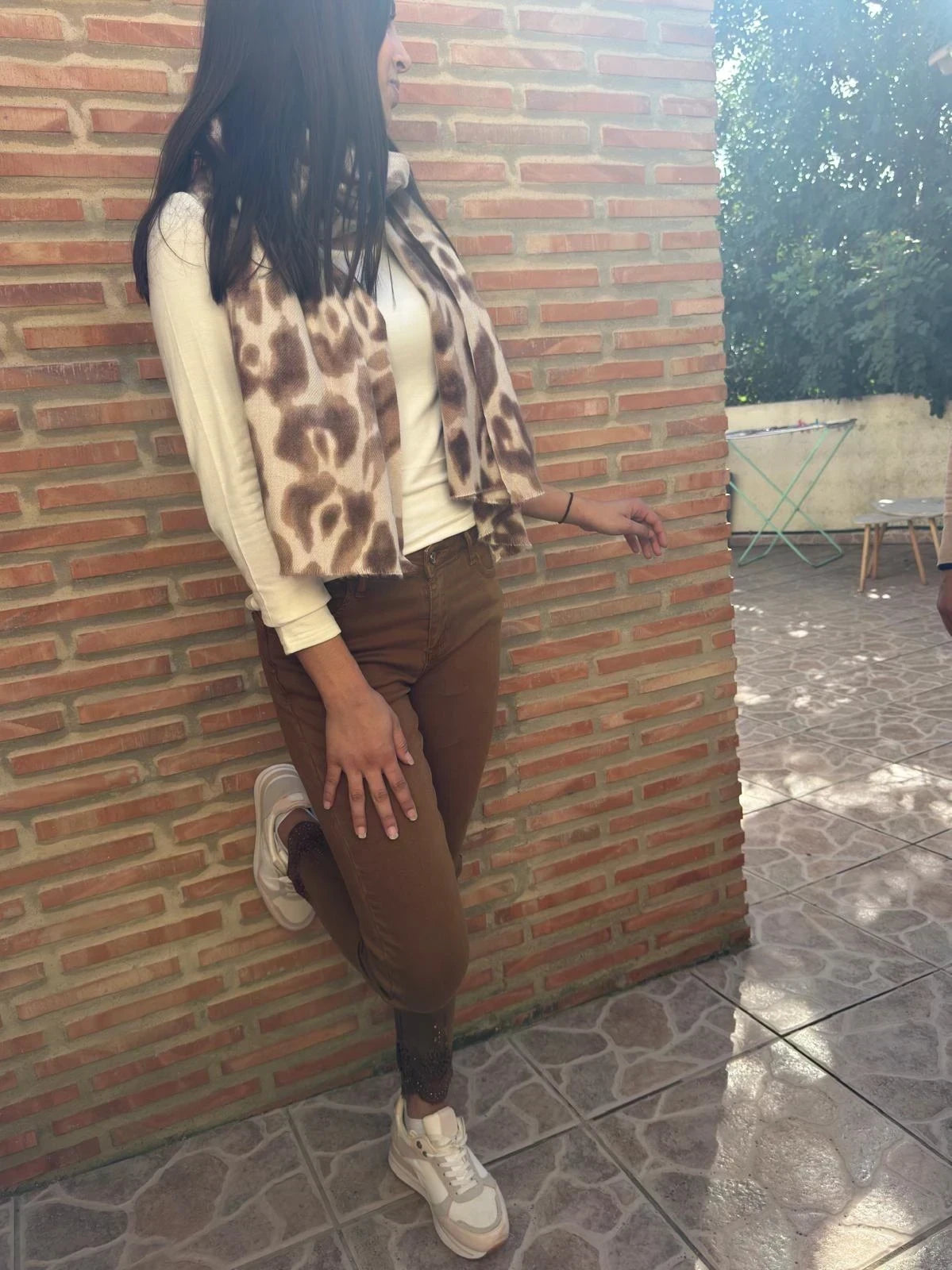 Pantalón Camel Pedrería Bajo