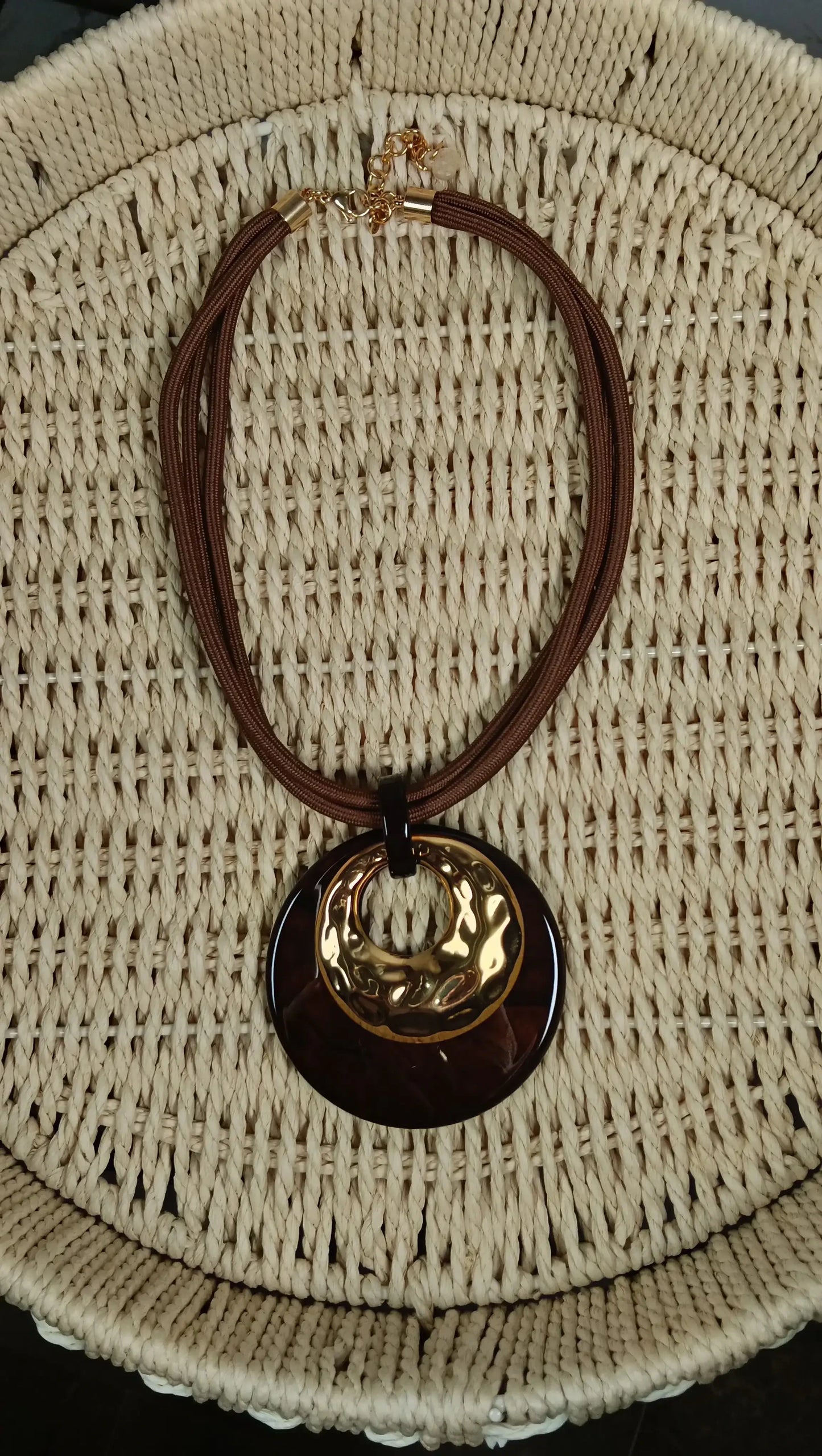 Collar Acero Dorado Círculos Efecto Carey