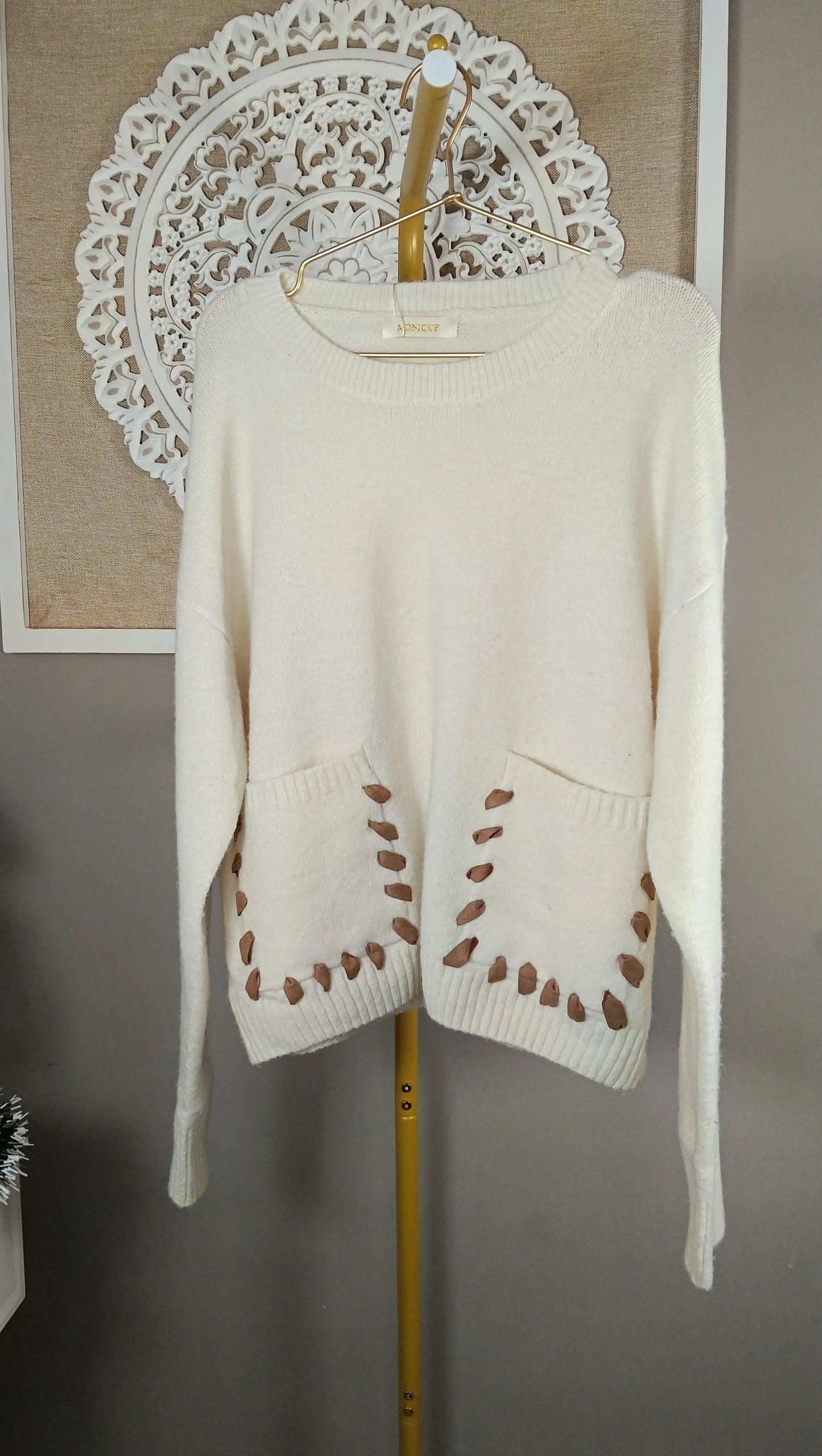 Jersey de Lana con Bolsillos y Detalles Decorativos