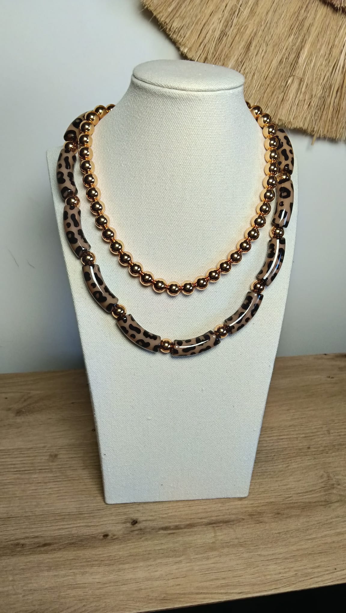 Collar doble de bolas doradas y eslabones animal print