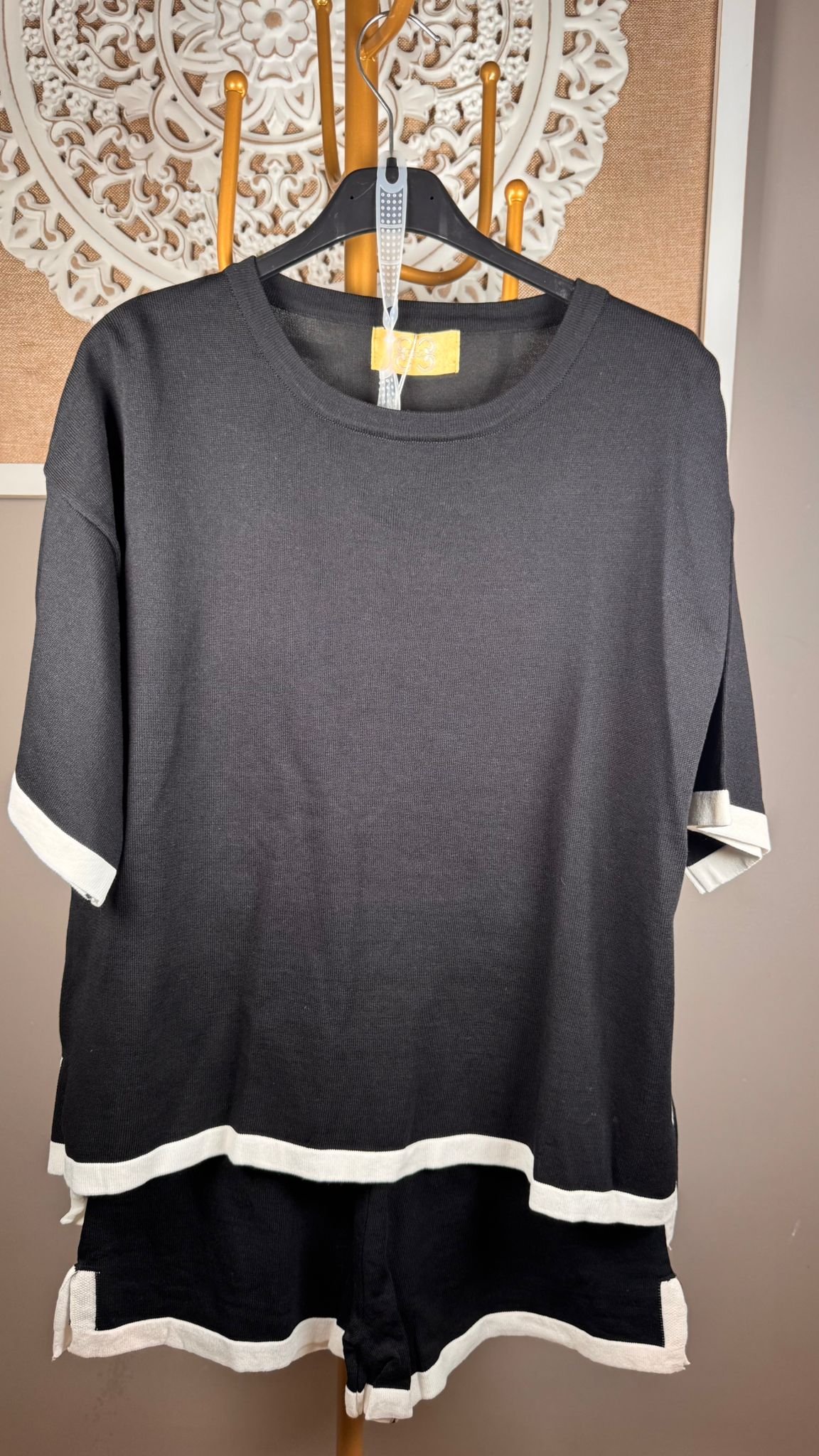 🖤 Conjunto de Punto Negro con Ribete Blanco