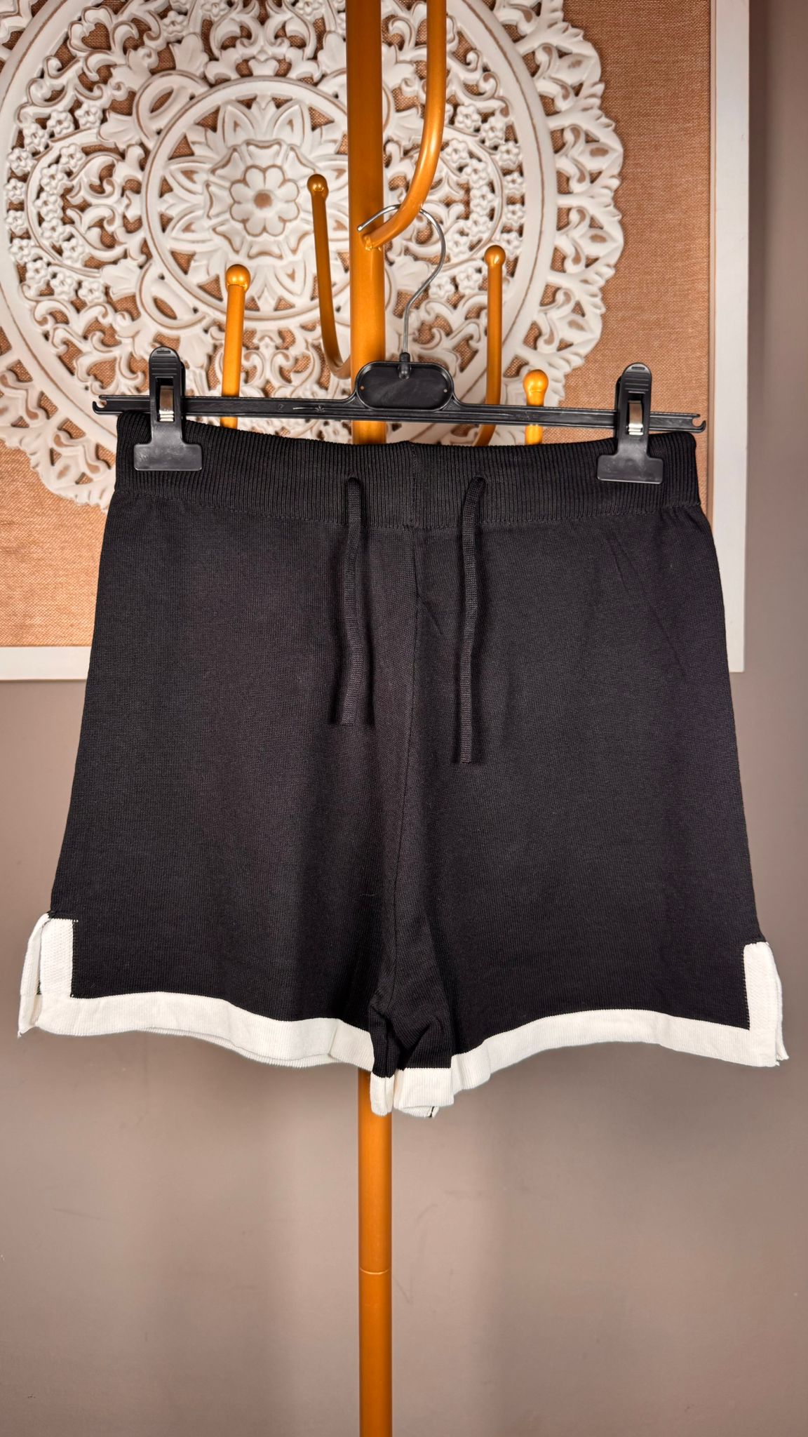 🖤 Conjunto de Punto Negro con Ribete Blanco