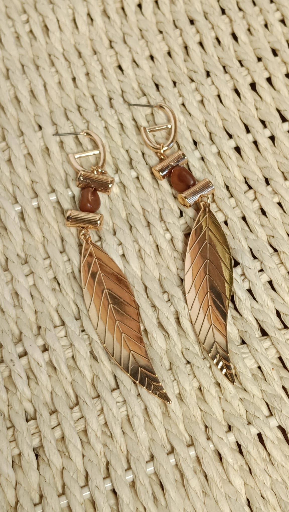 Pendientes Hojas Doradas con Piedra