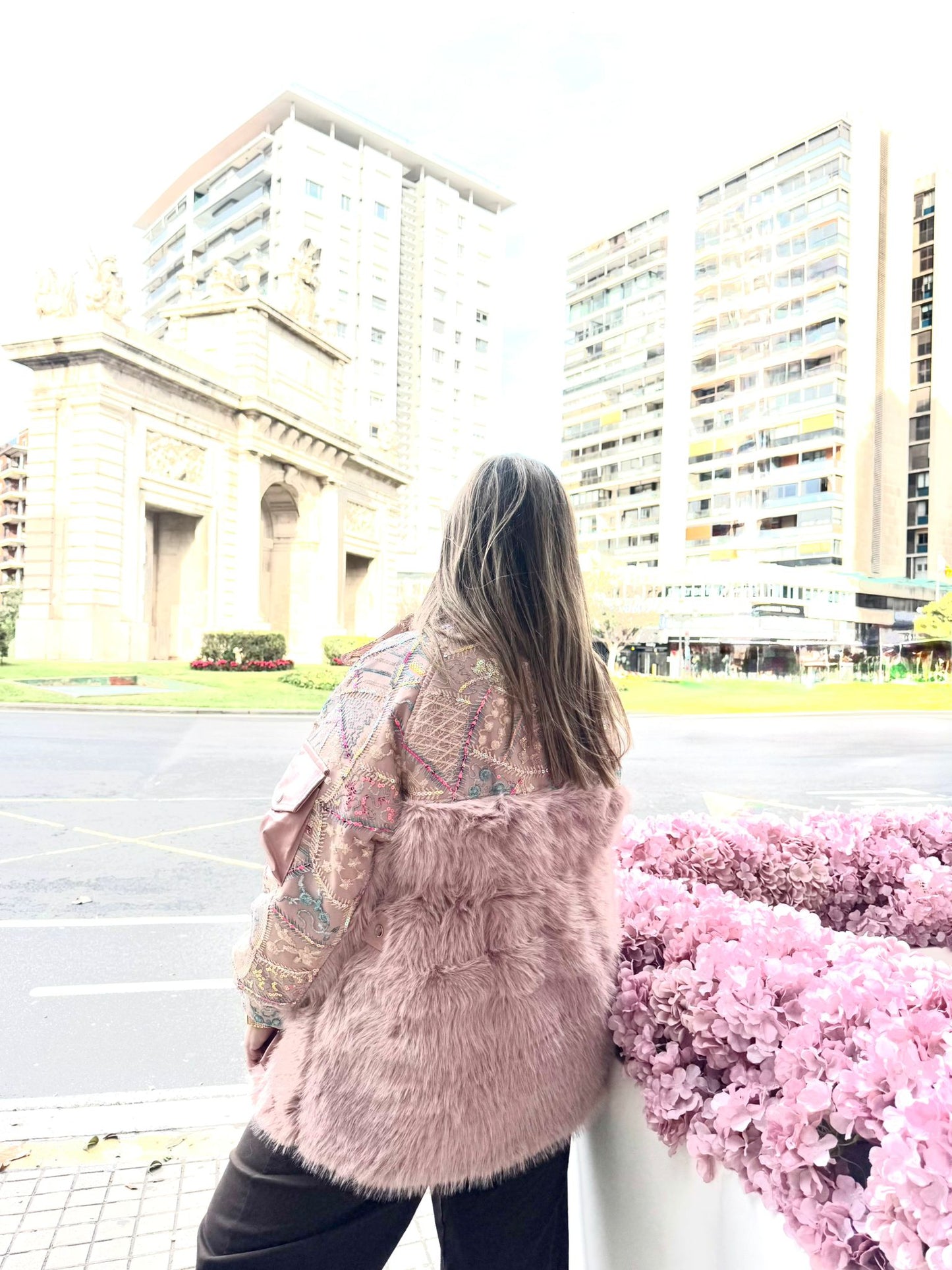 Chaqueta Lentejuelas Rosa con Pelo Sintético y Bolsillos