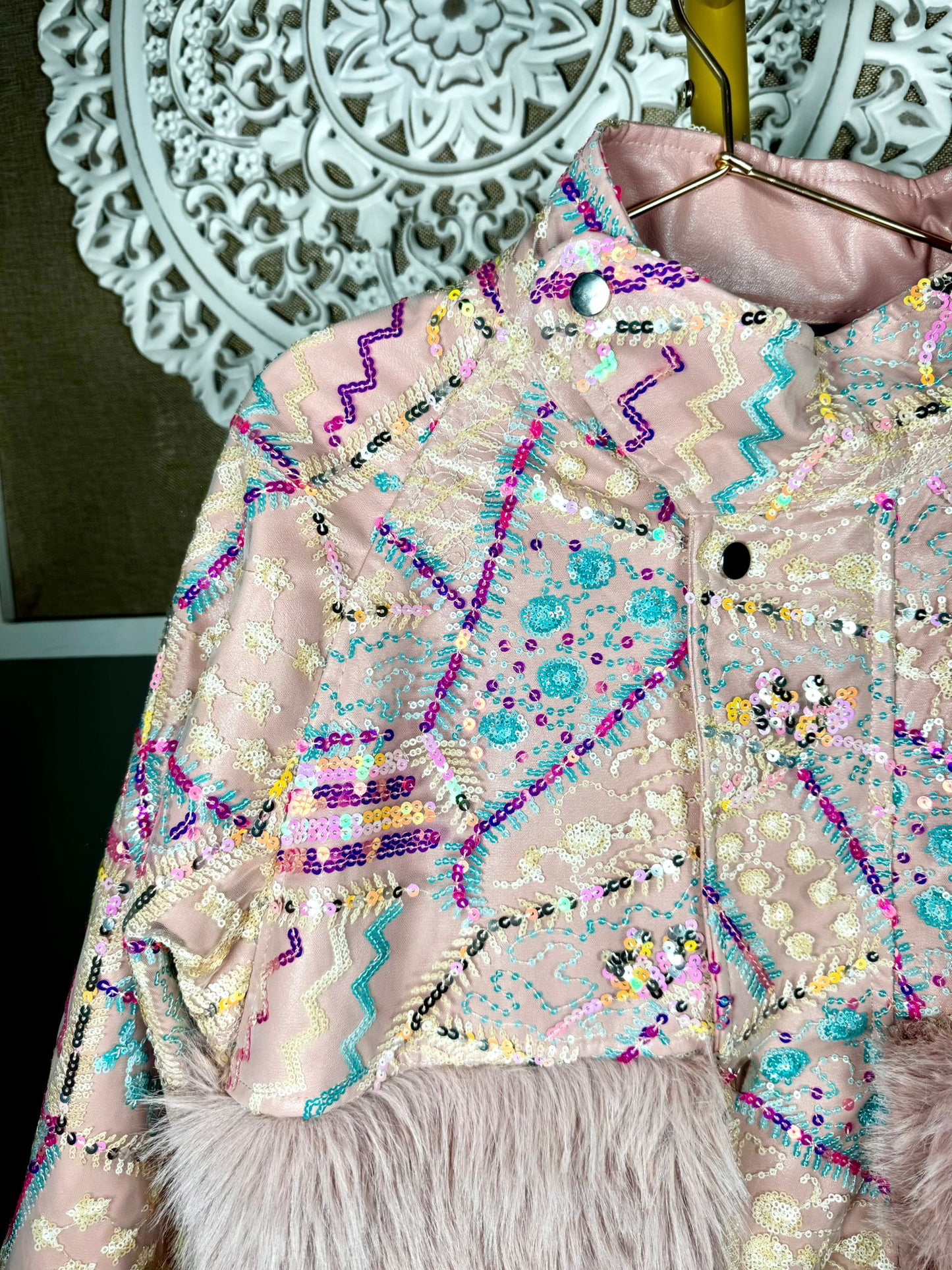 Chaqueta Lentejuelas Rosa con Pelo Sintético y Bolsillos