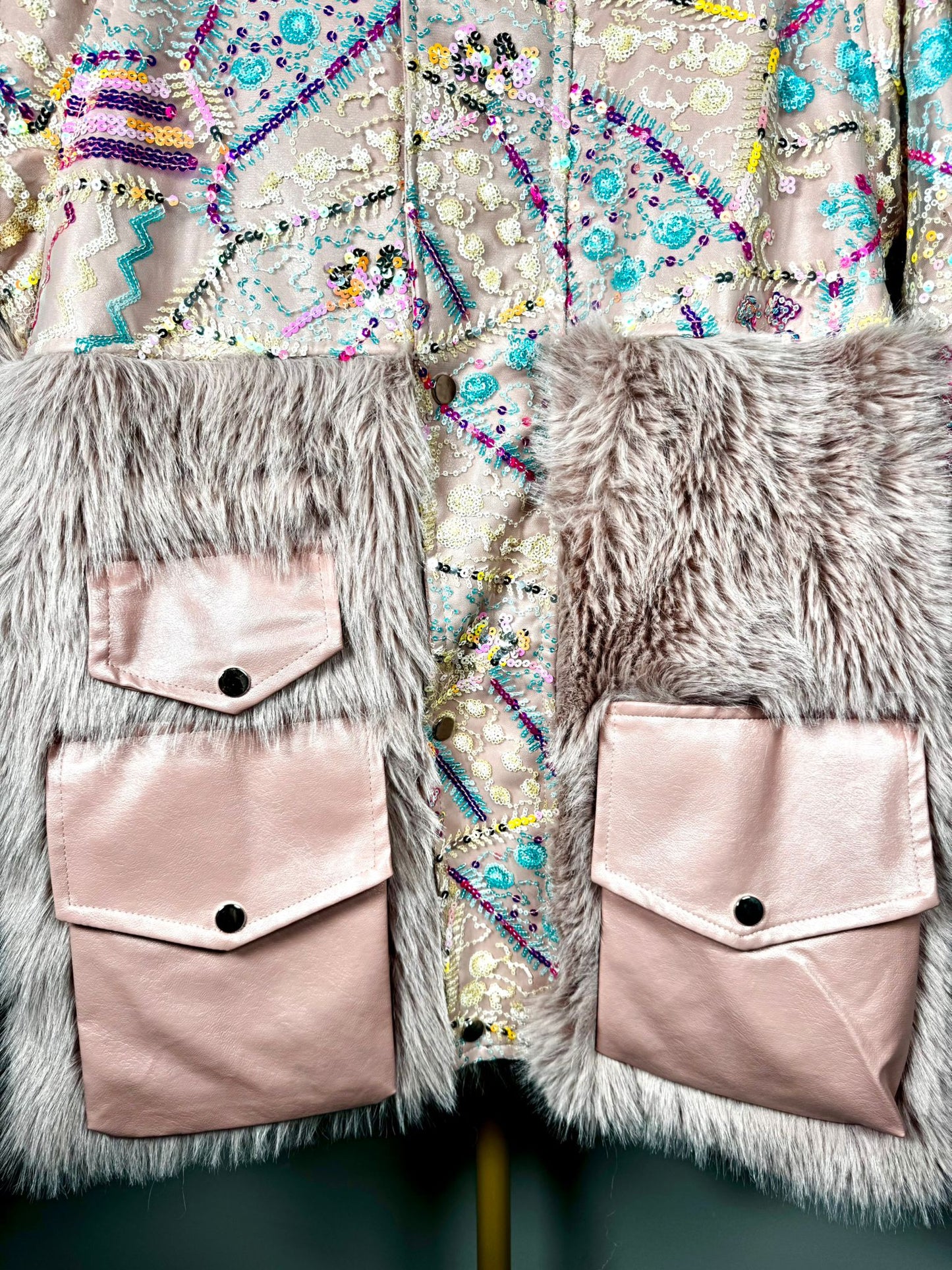 Chaqueta Lentejuelas Rosa con Pelo Sintético y Bolsillos