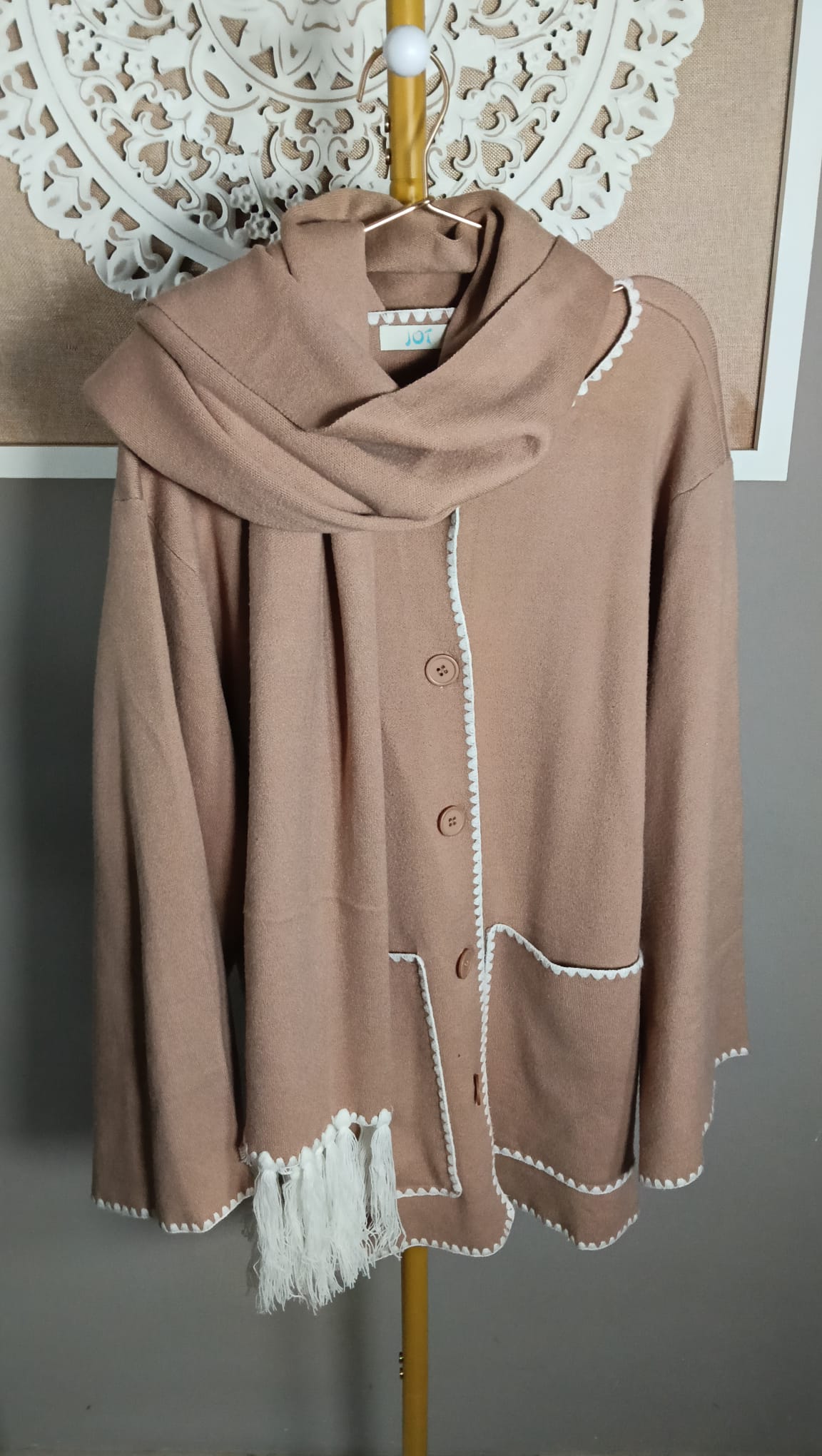 ✨ Chaqueta de Punto con Bufanda