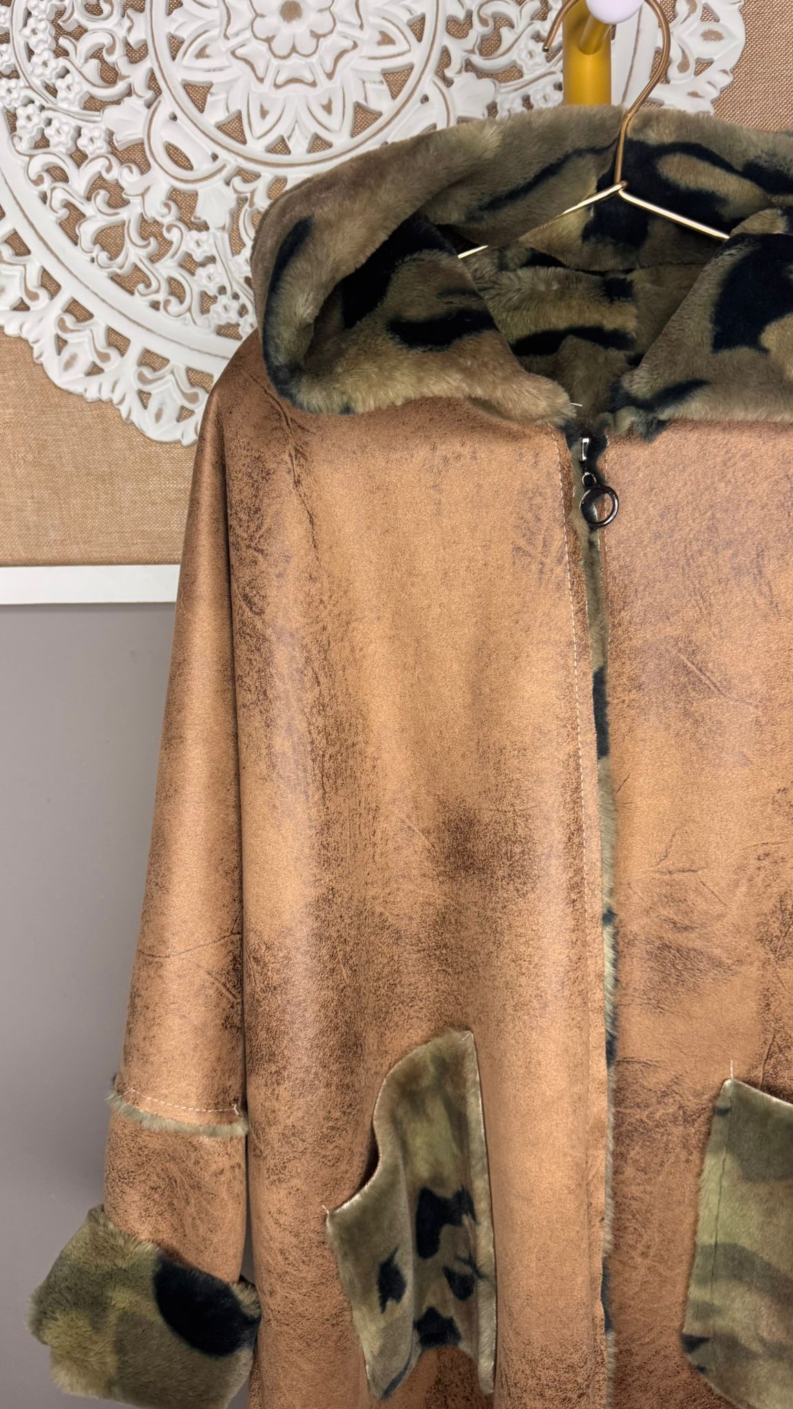 ✨ Abrigo Piel Vuelta con Pelo Peluche estampado Militar
