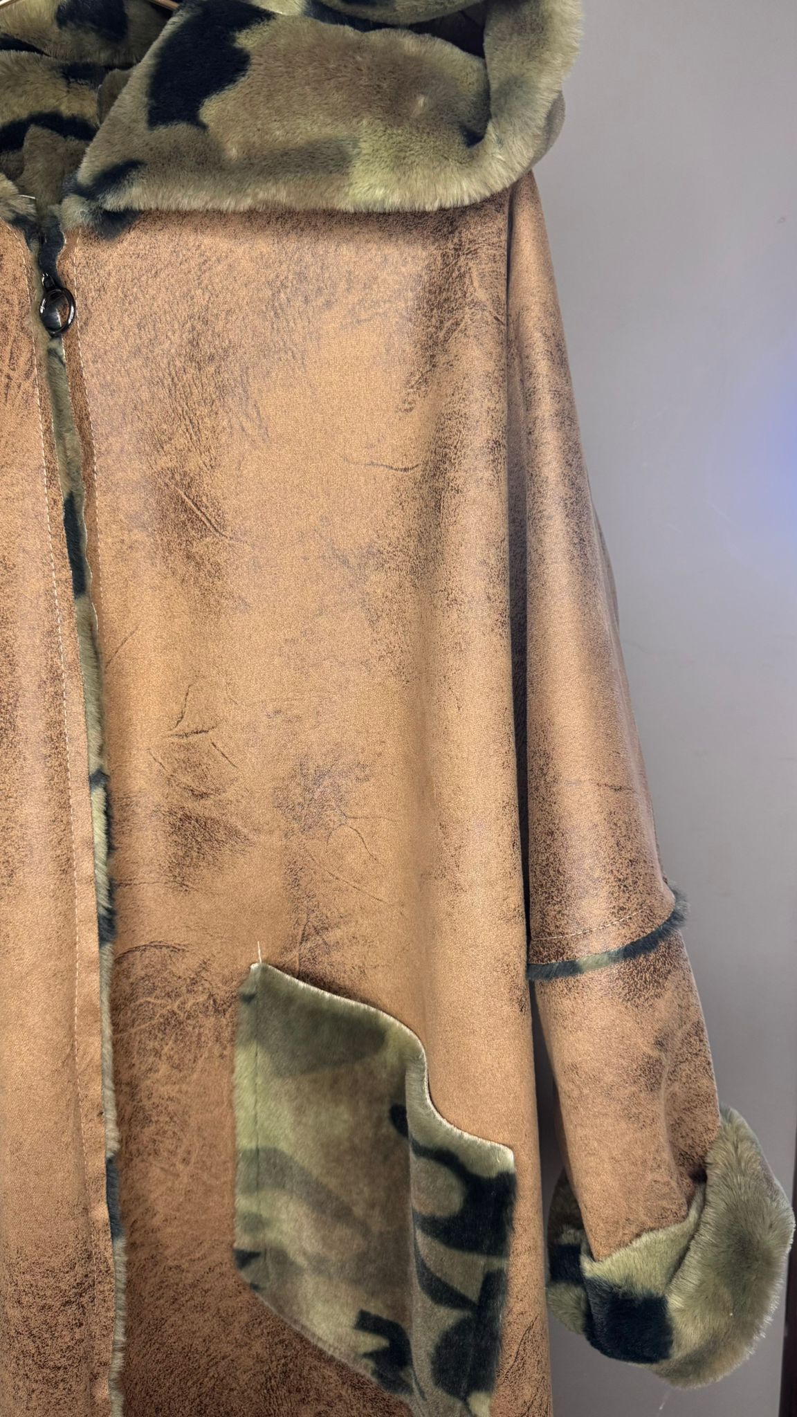 ✨ Abrigo Piel Vuelta con Pelo Peluche estampado Militar