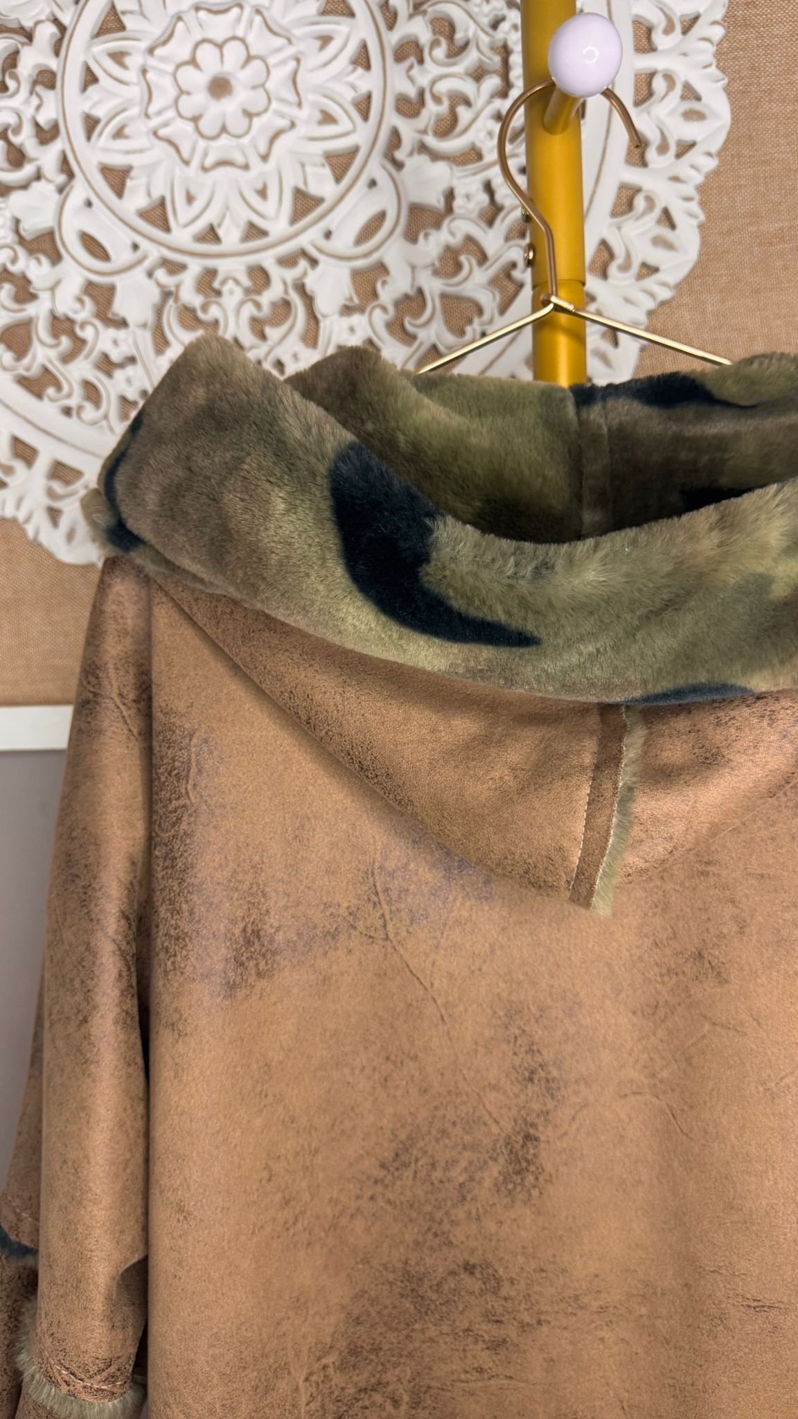 ✨ Abrigo Piel Vuelta con Pelo Peluche estampado Militar