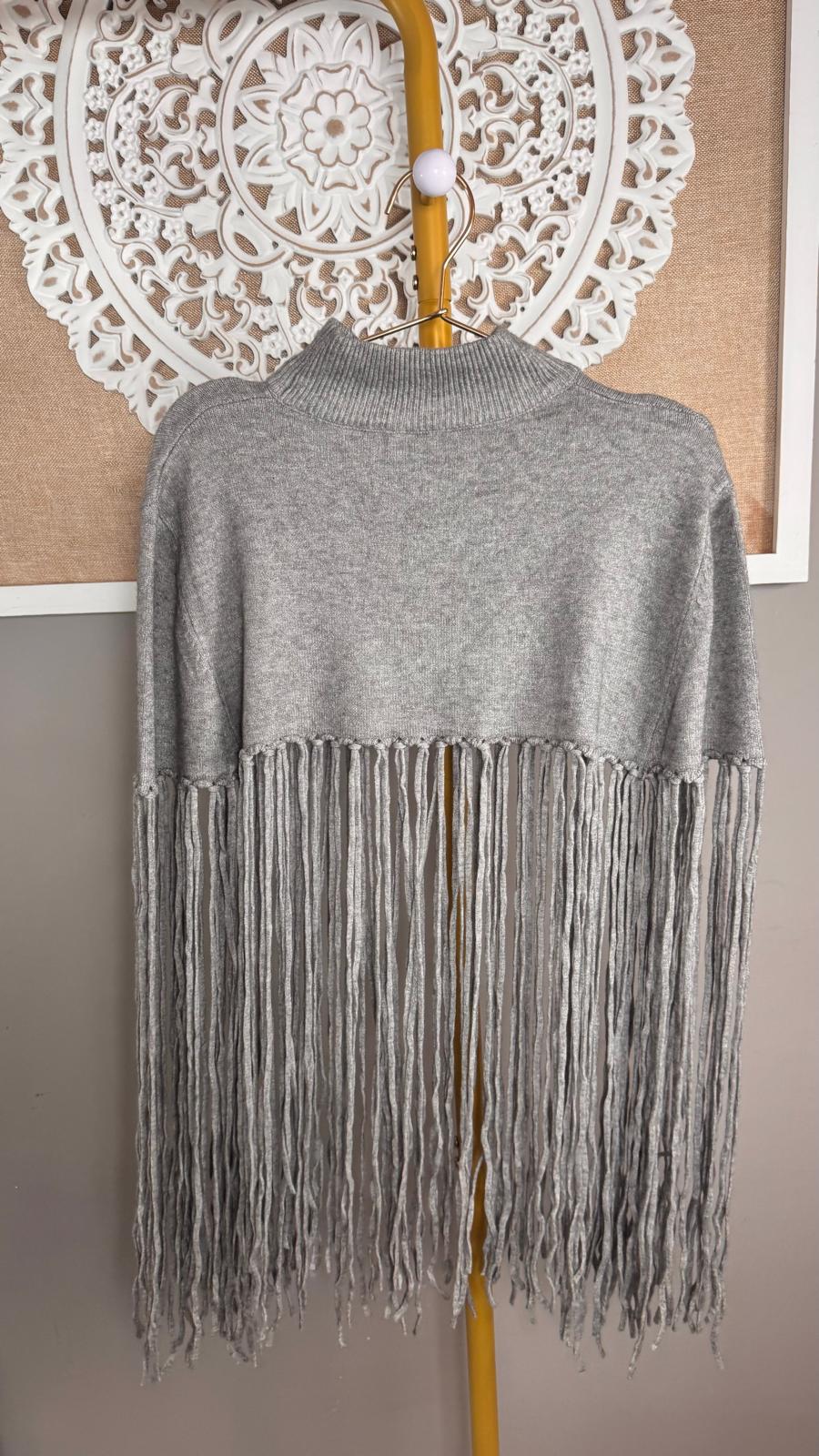 ✨ Poncho Punto Gris con Flecos Largos