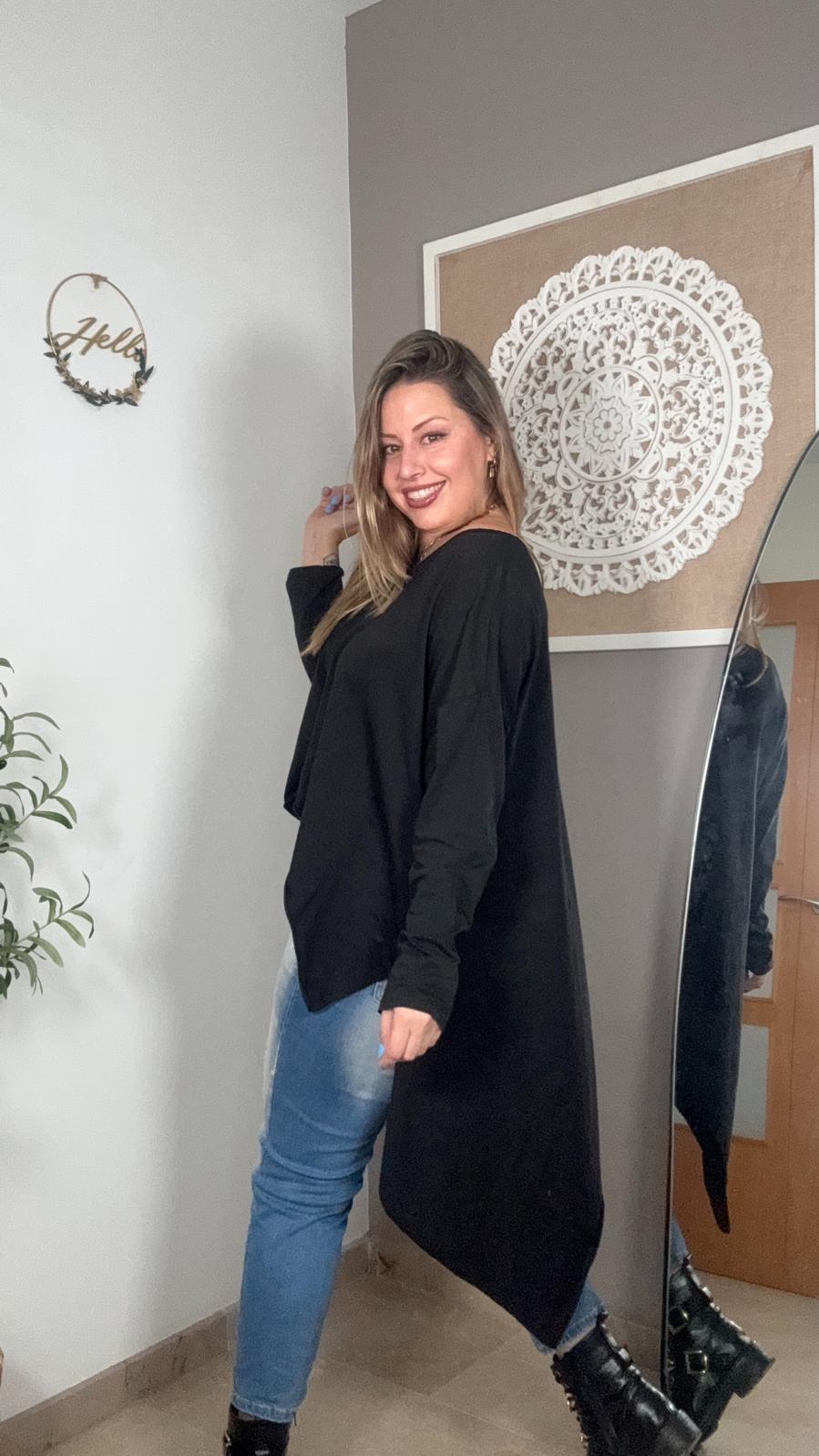 🖤 Camiseta Asimétrica Negra Oversize