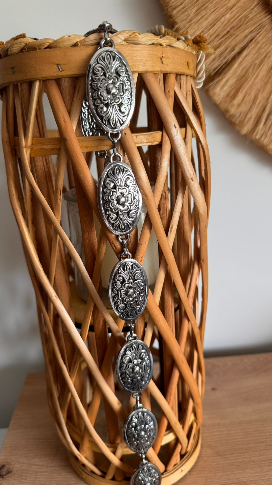 ✨ Cinturón Plateado con Medallones Decorativos