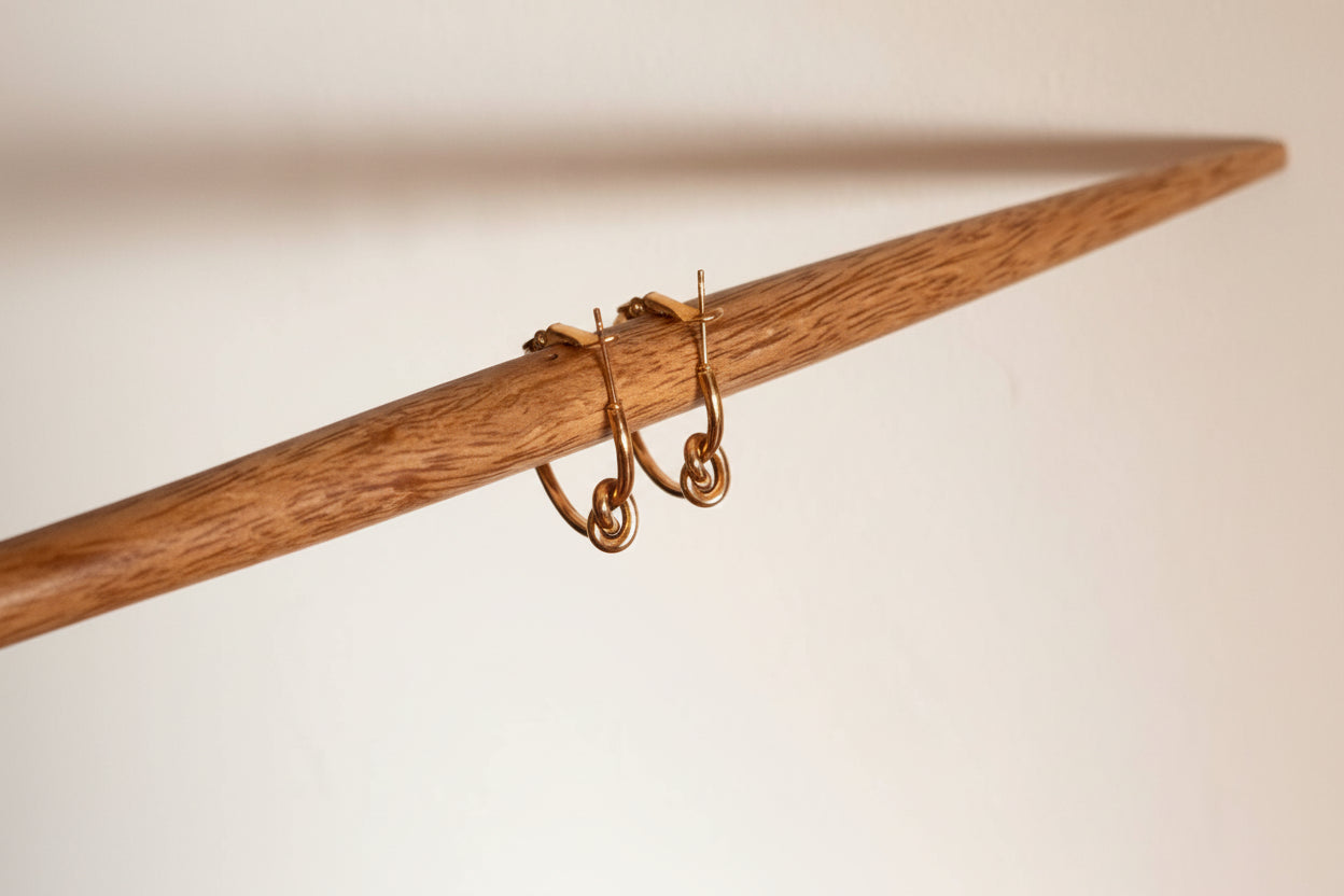 ✨ Pendientes de Acero Dorados con Diseño de Nudo