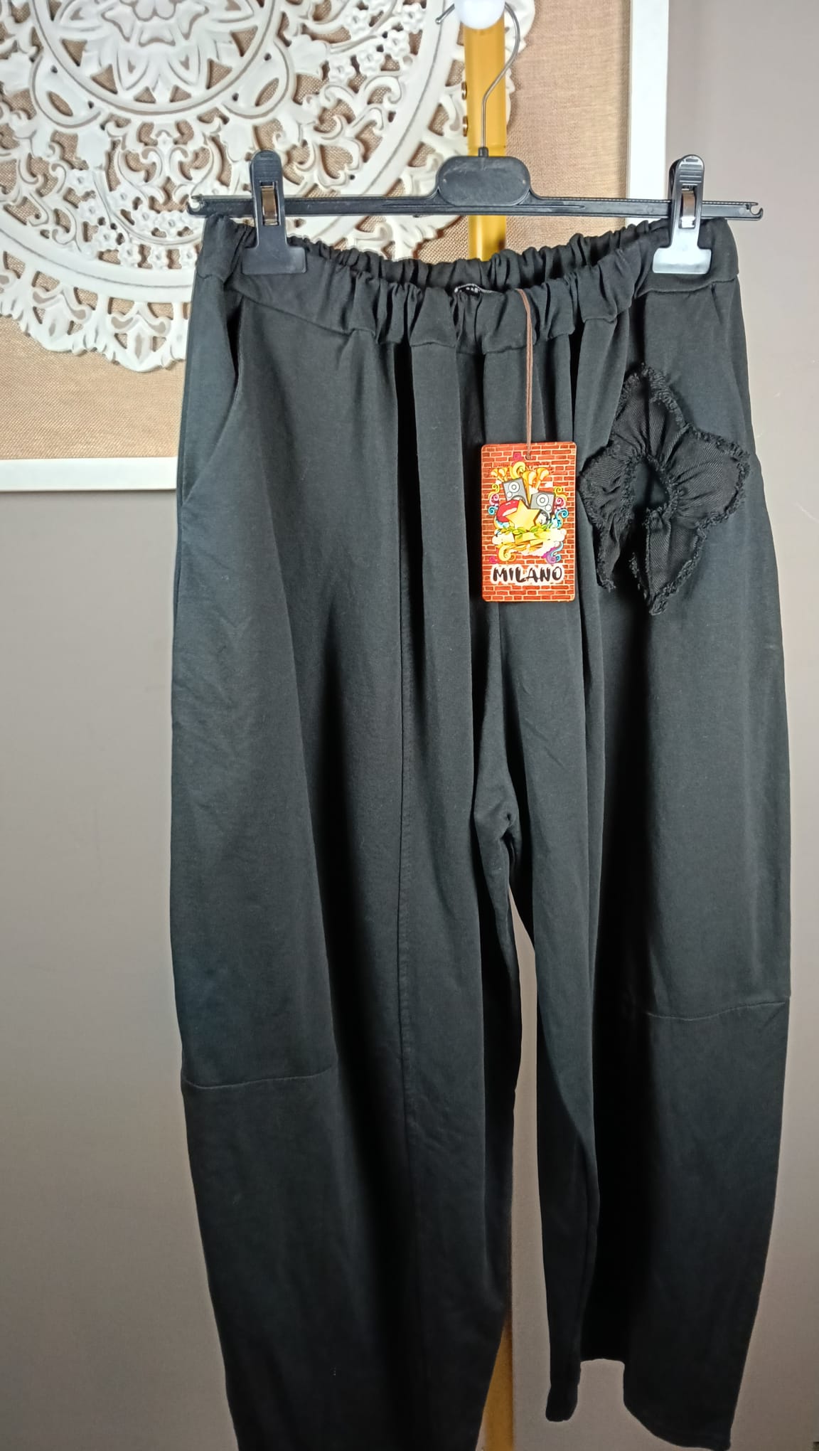 🌸 Pantalón Milano Balloon con Flor Aplicada (2 colores)