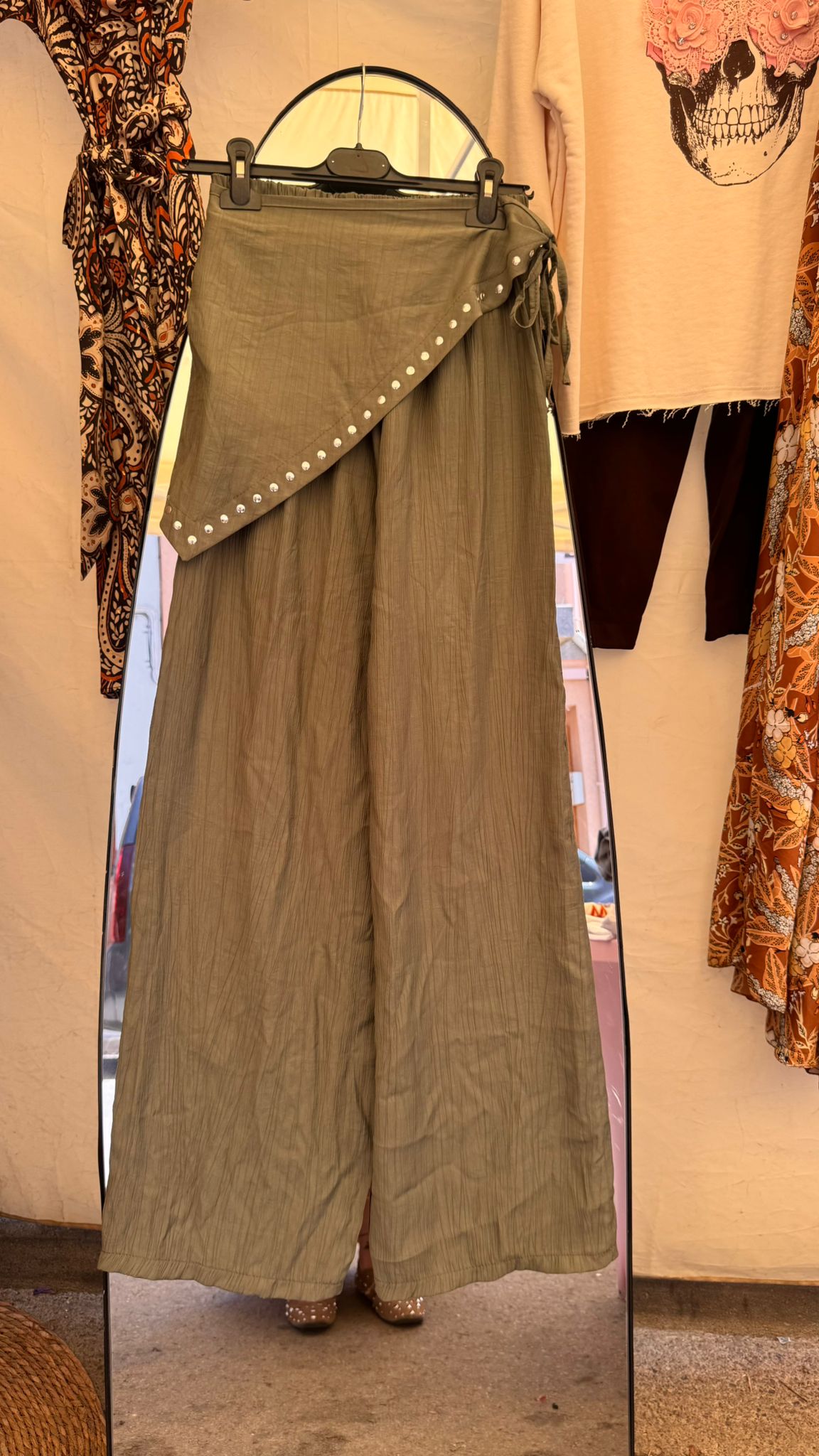 ✨ Pantalón Palazzo con Pañuelo Desmontable y Tachuelas (2 colores)
