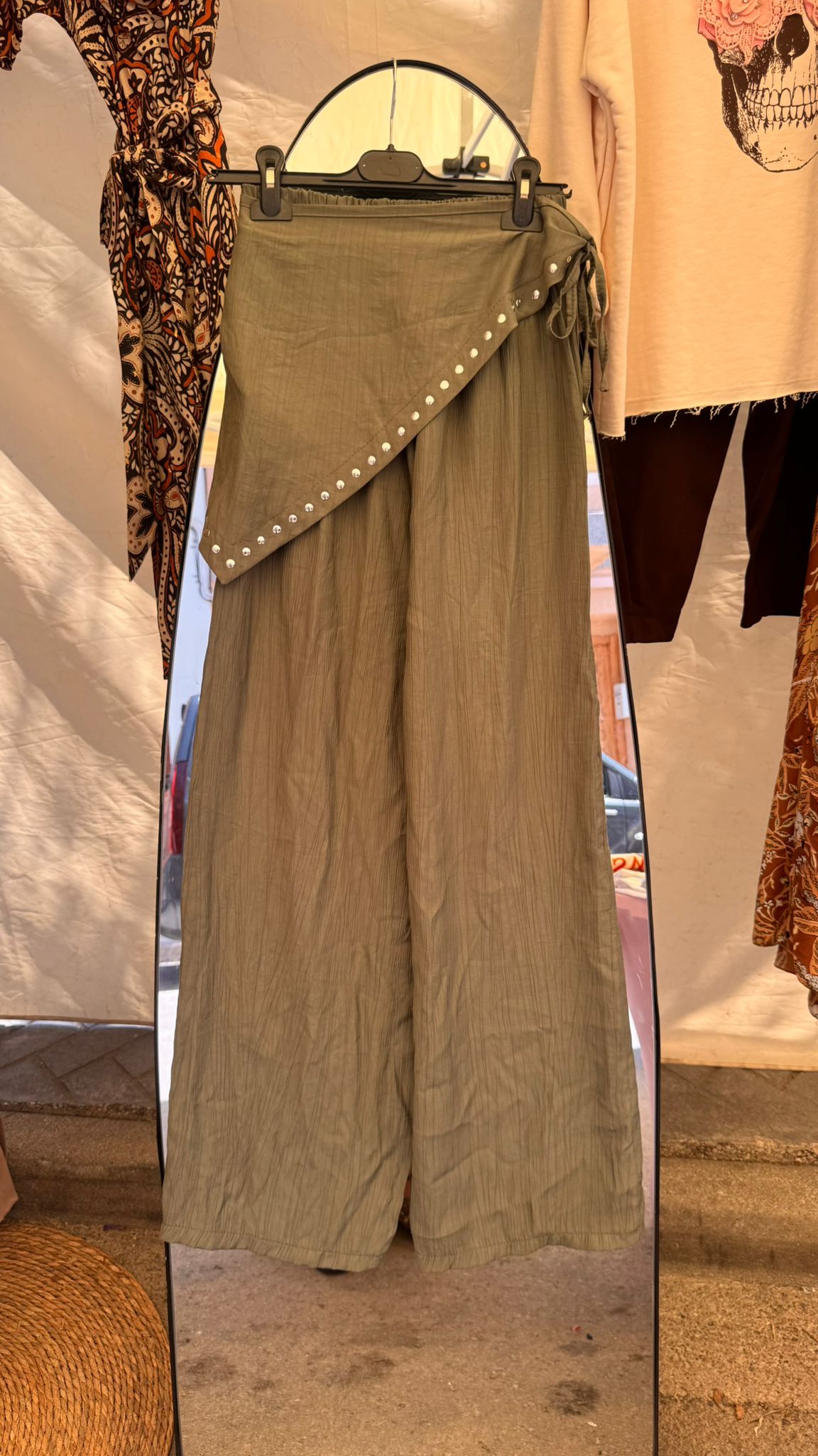 ✨ Pantalón Palazzo con Pañuelo Desmontable y Tachuelas (2 colores)