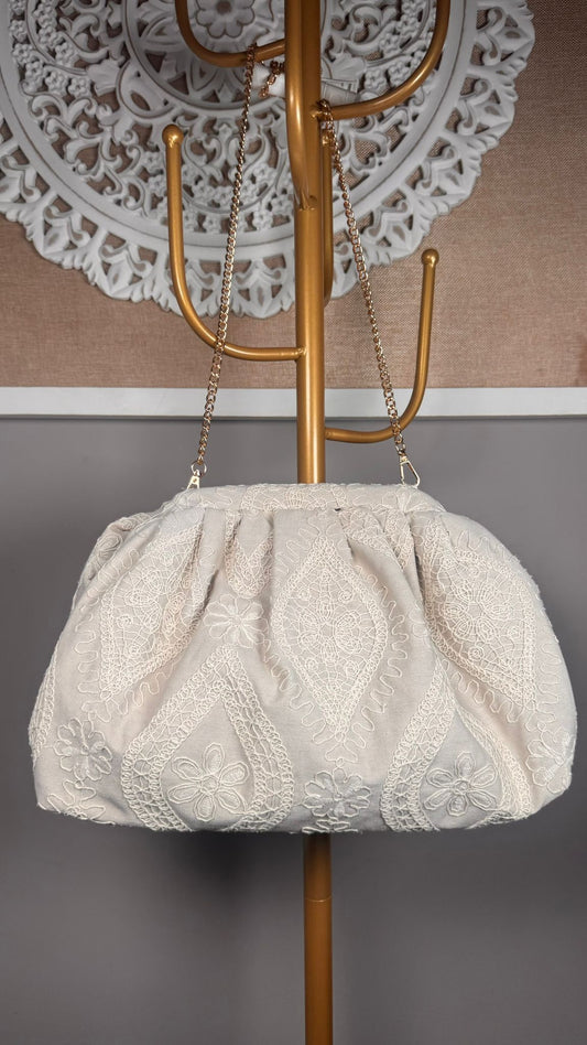 🌸 Bolso Clutch Pespunte Floral Bordado con Cadena Dorada