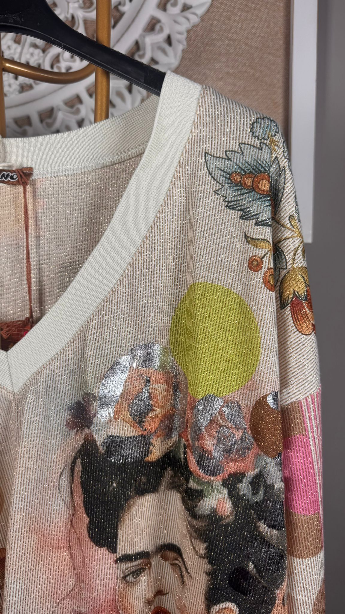 ✨ Camiseta Estampado Frida Kahlo con Detalles Lurex