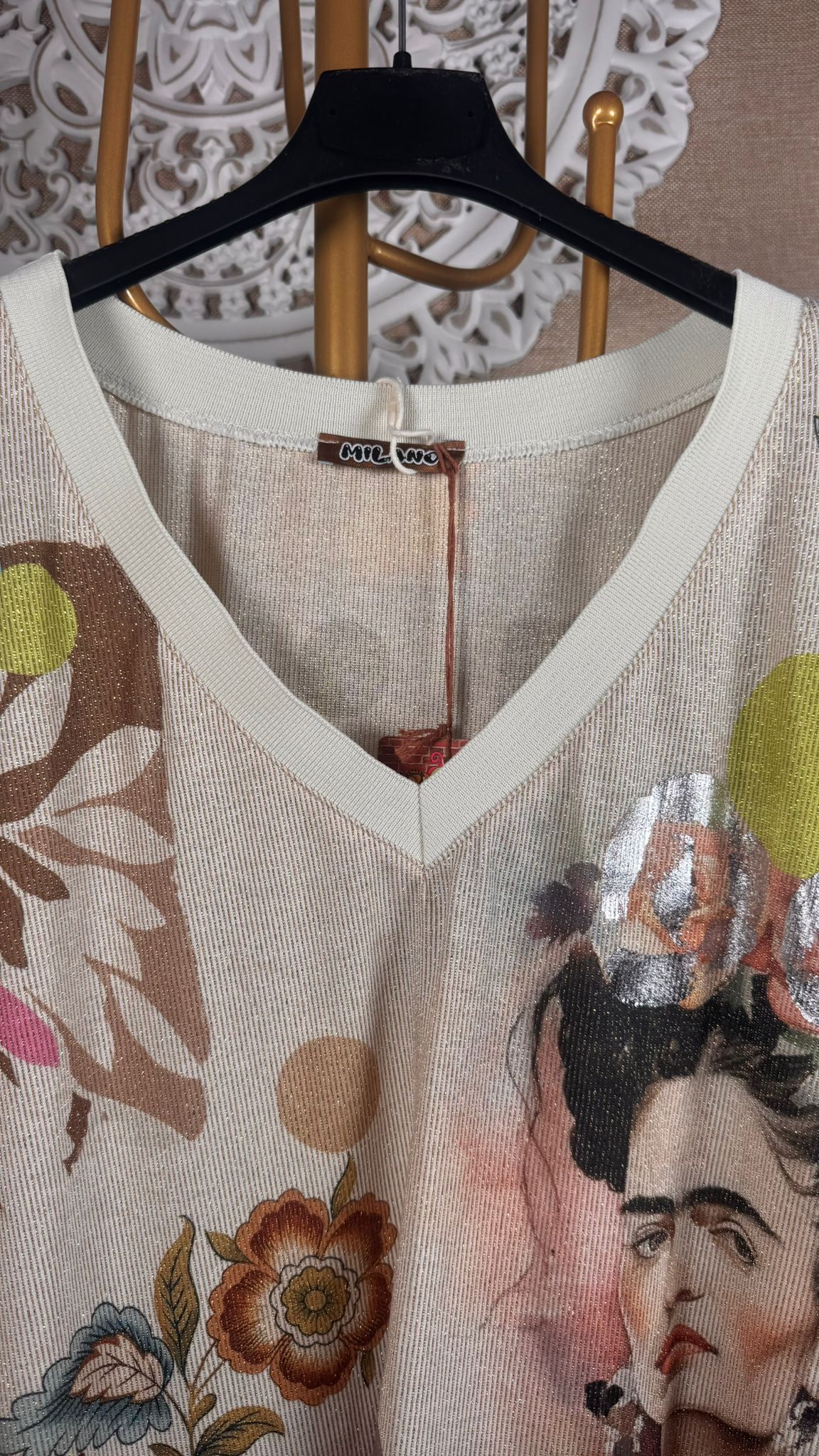 ✨ Camiseta Estampado Frida Kahlo con Detalles Lurex