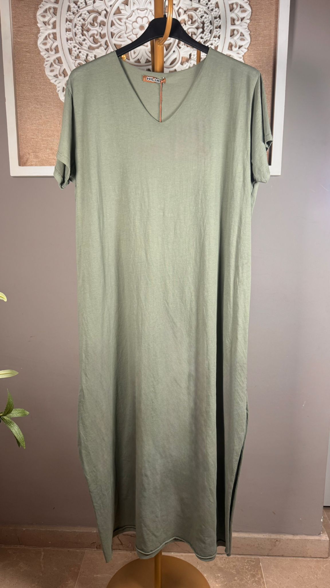 🪷 Vestido Maxi Alas de Strass en Espalda con Escote V y Abertura Lateral (2 colores)