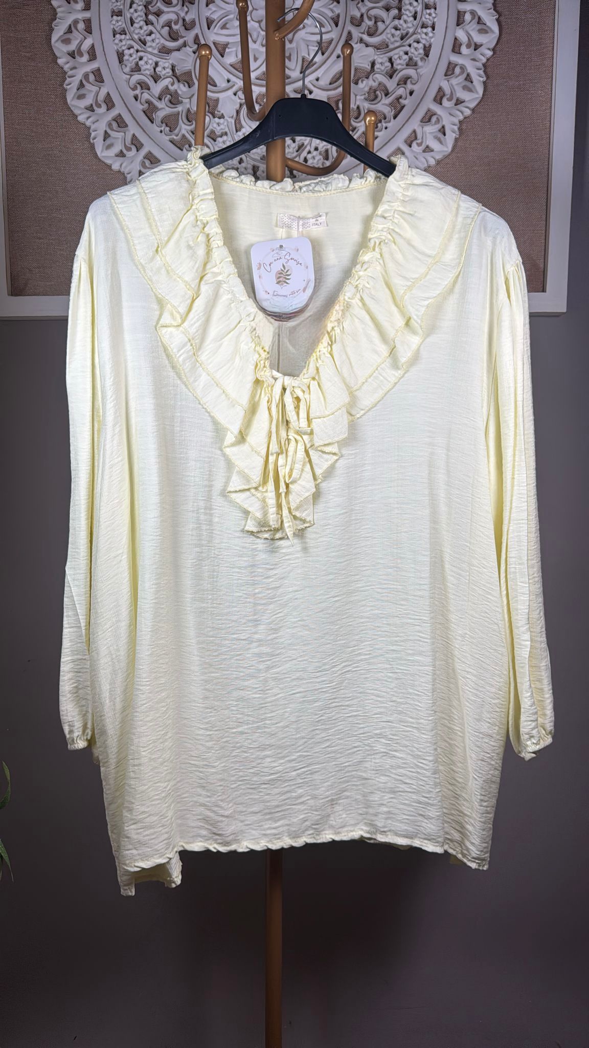 🌸 Blusa con Volantes en Cascada