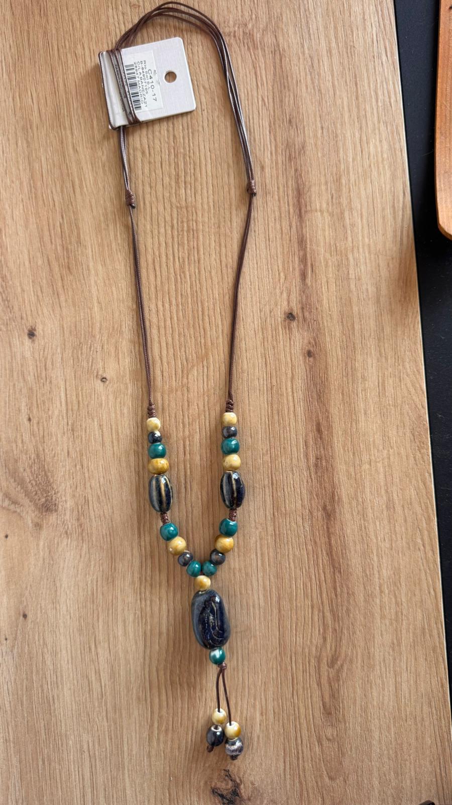 🌿 Collar Largo Boho de Cordón con Cuentas de Cerámica