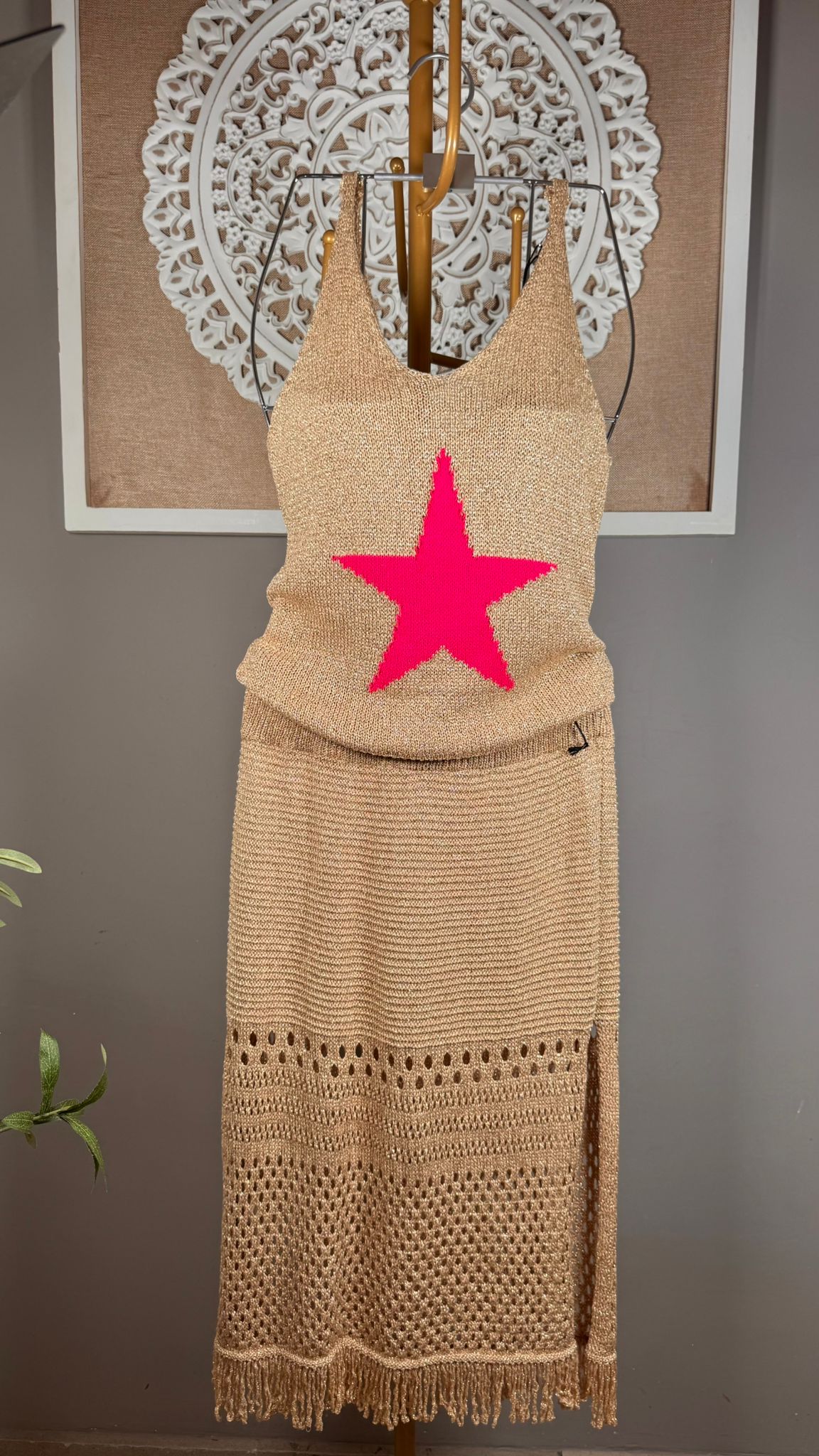 ✨ Falda Midi de Punto Lurex Dorado