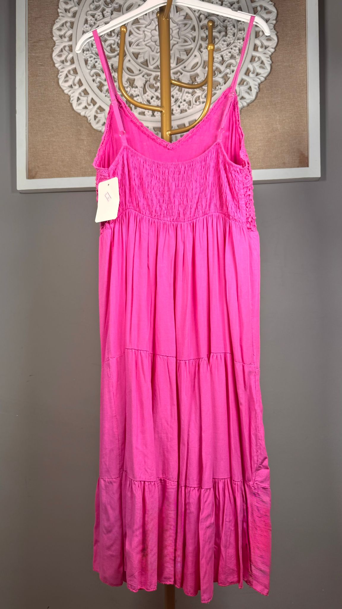 🌸 Vestido Maxi Fucsia con Crochet en Pecho