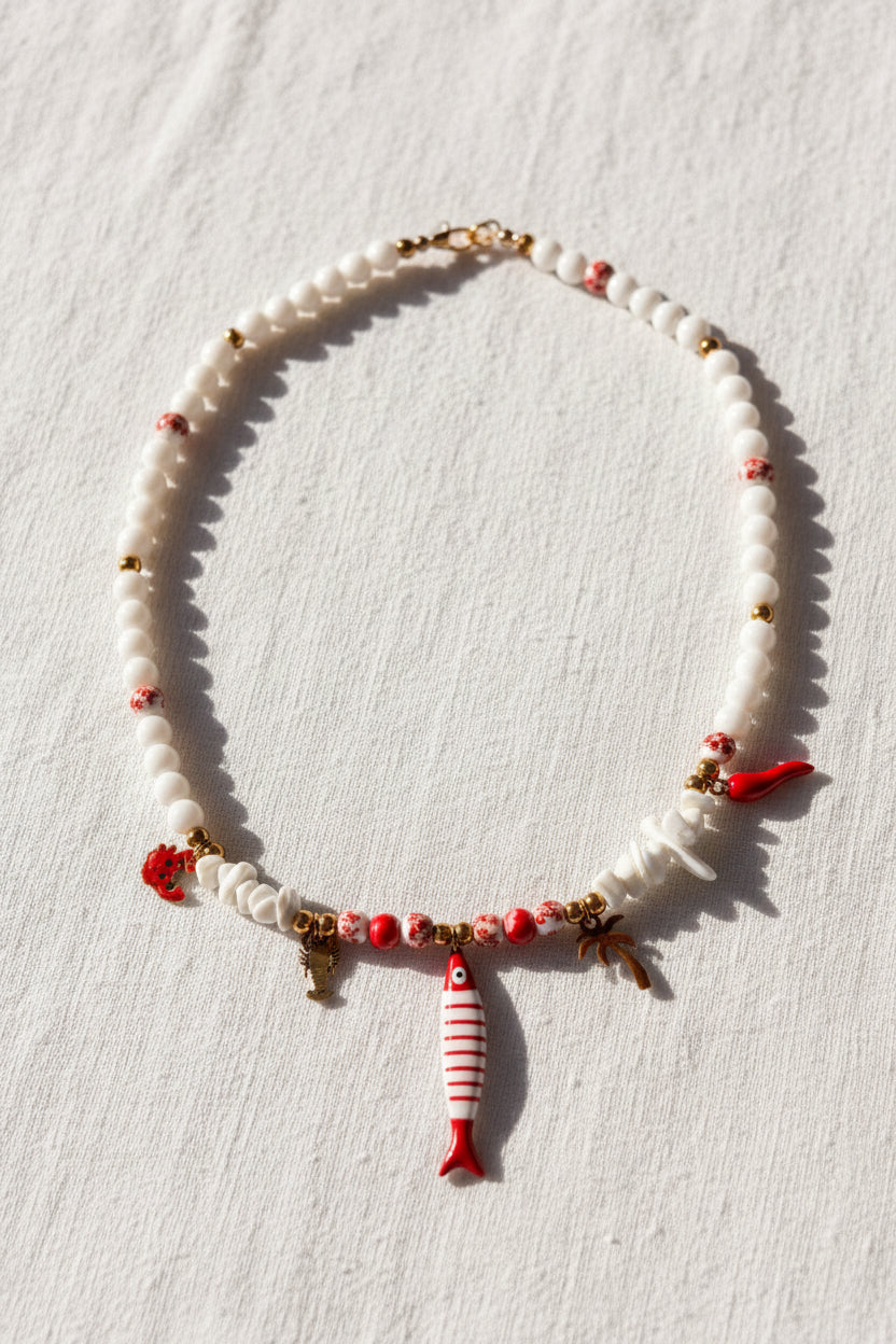 🐟 Collar Cuentas Blancas con Charms Marineros