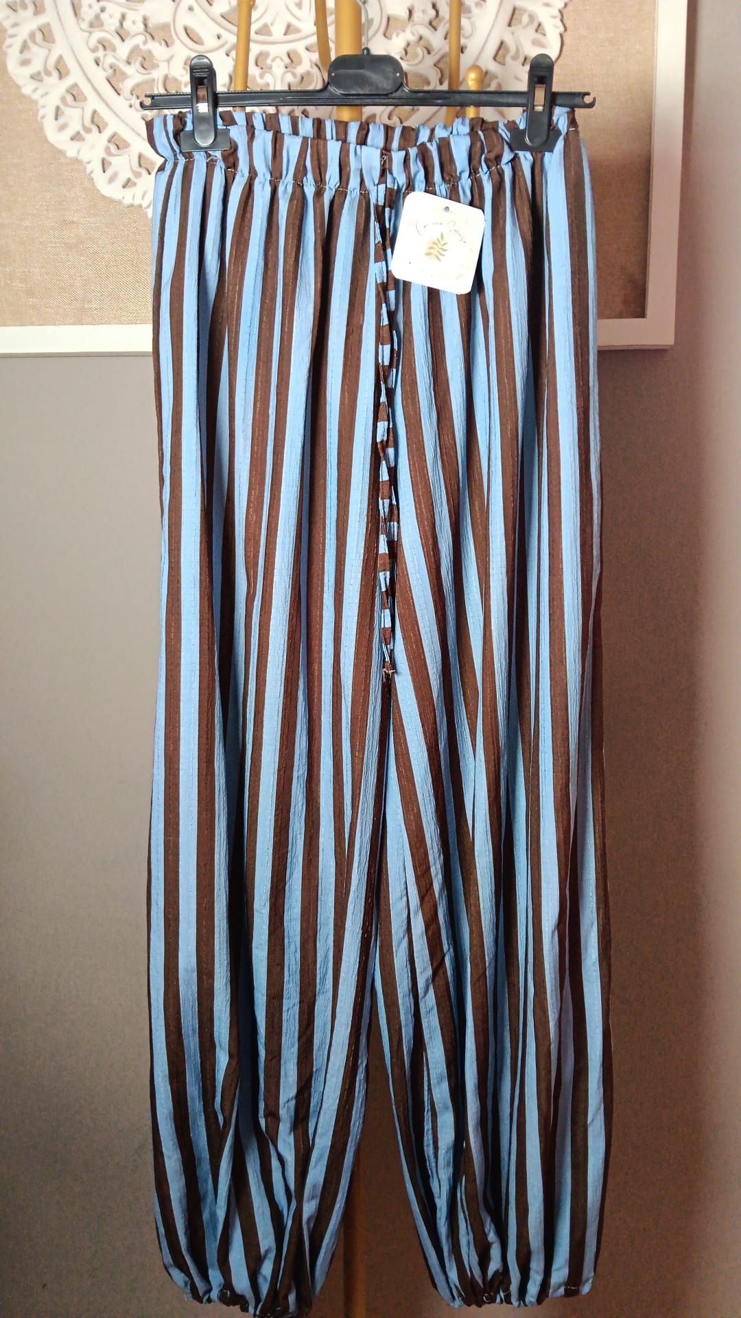 🤎 Pantalón de Rayas Azul Cielo y Marrón con Hilo Lurex