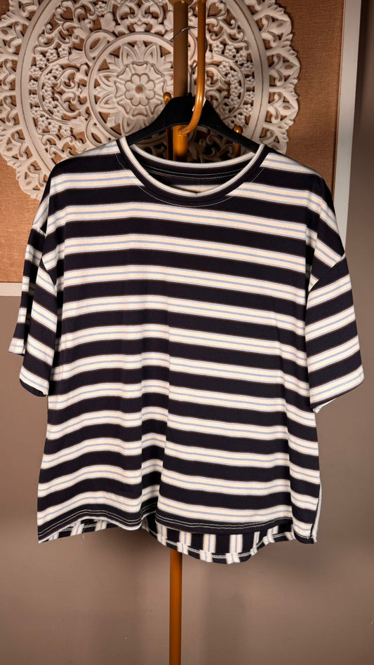 Camiseta de Rayas Marineras con Detalle de Crochet
