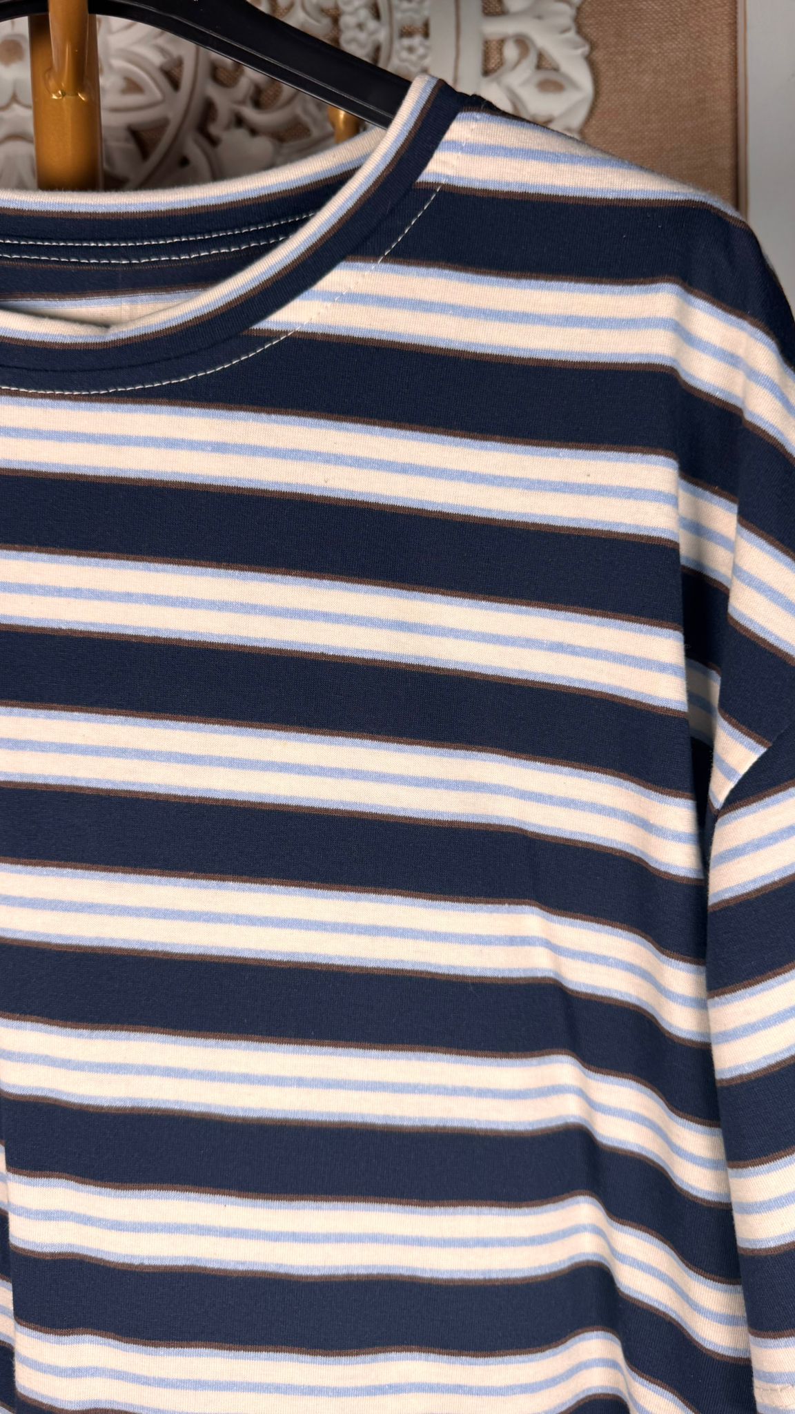 Camiseta de Rayas Marineras con Detalle de Crochet