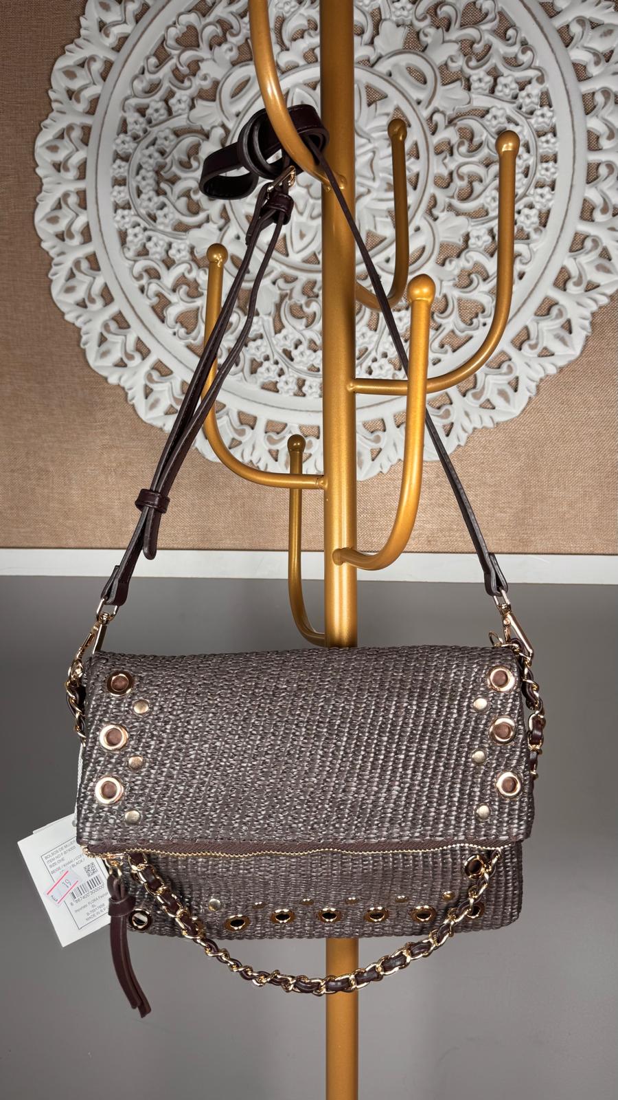Bolso de Rafia Marrón con Ojales Dorados