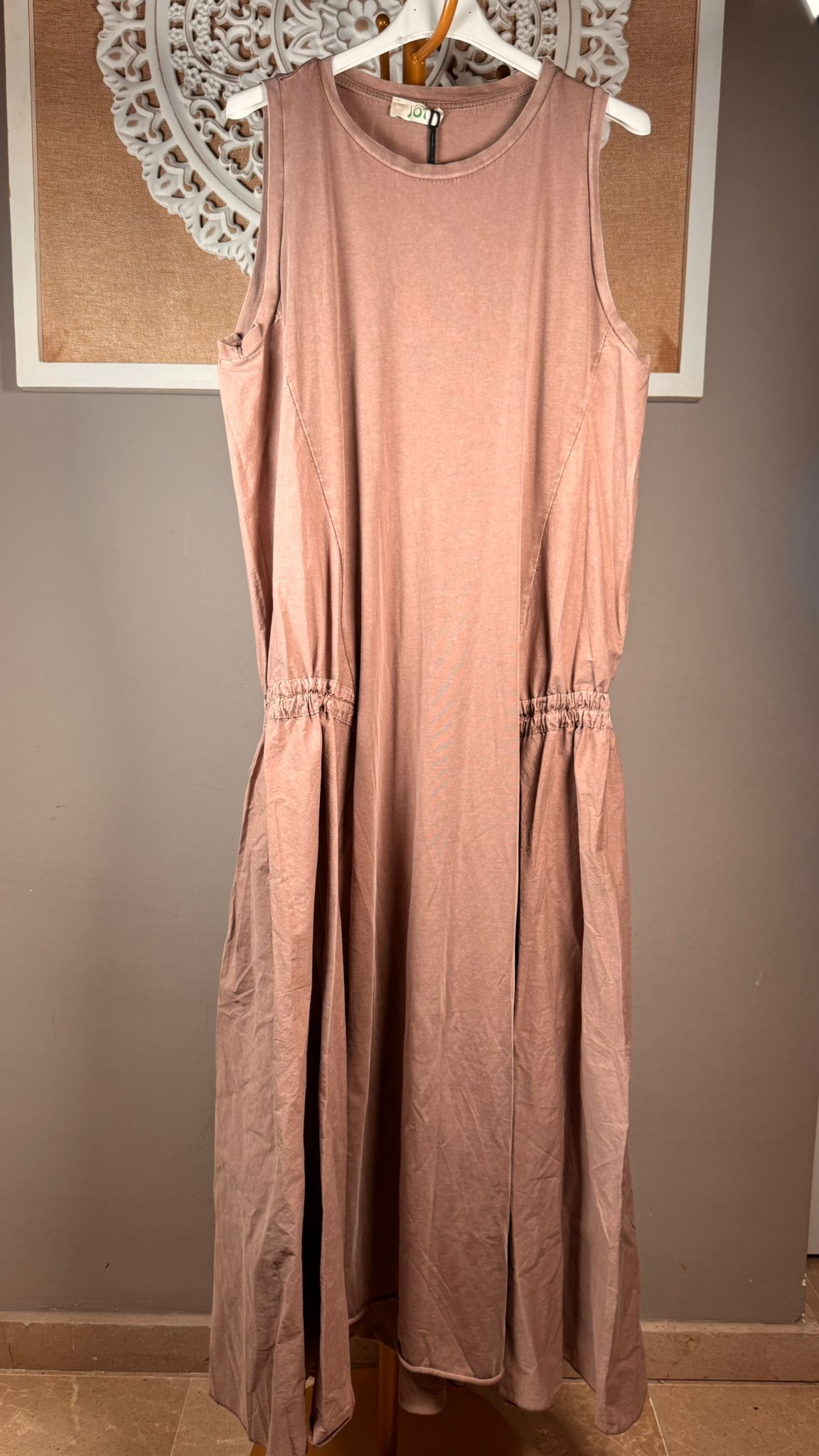 Vestido con Cuerdas Fruncidas en Caderas