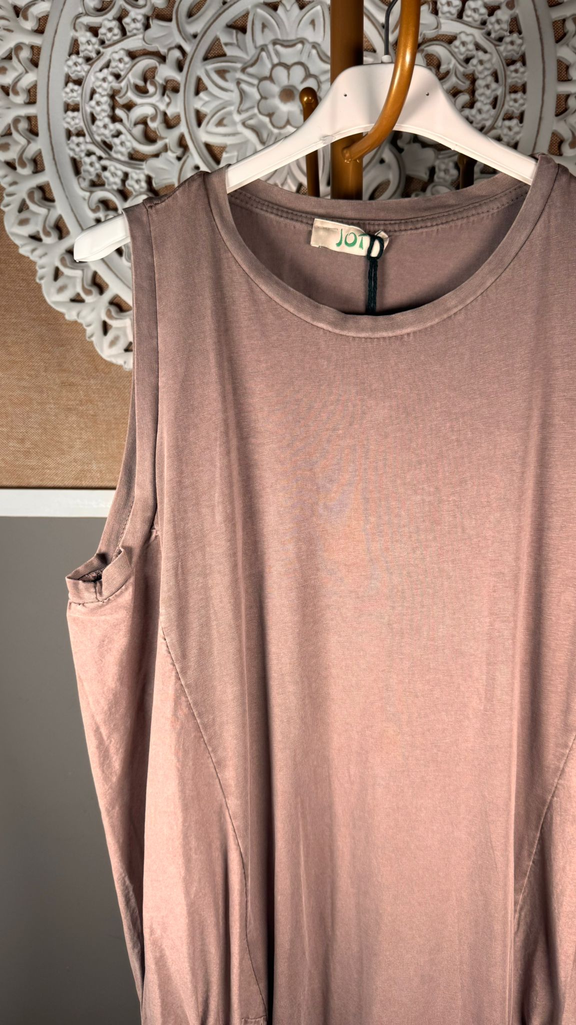 Vestido con Cuerdas Fruncidas en Caderas