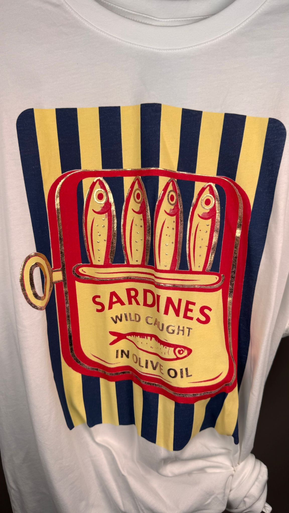 Camiseta Oversize Blanca con Estampado Lata de Sardinas