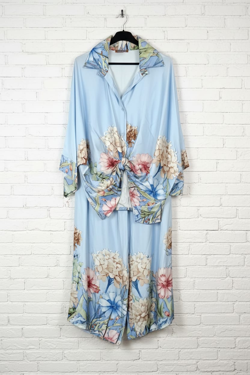 Camisa floral azul cielo con nudo - detalle